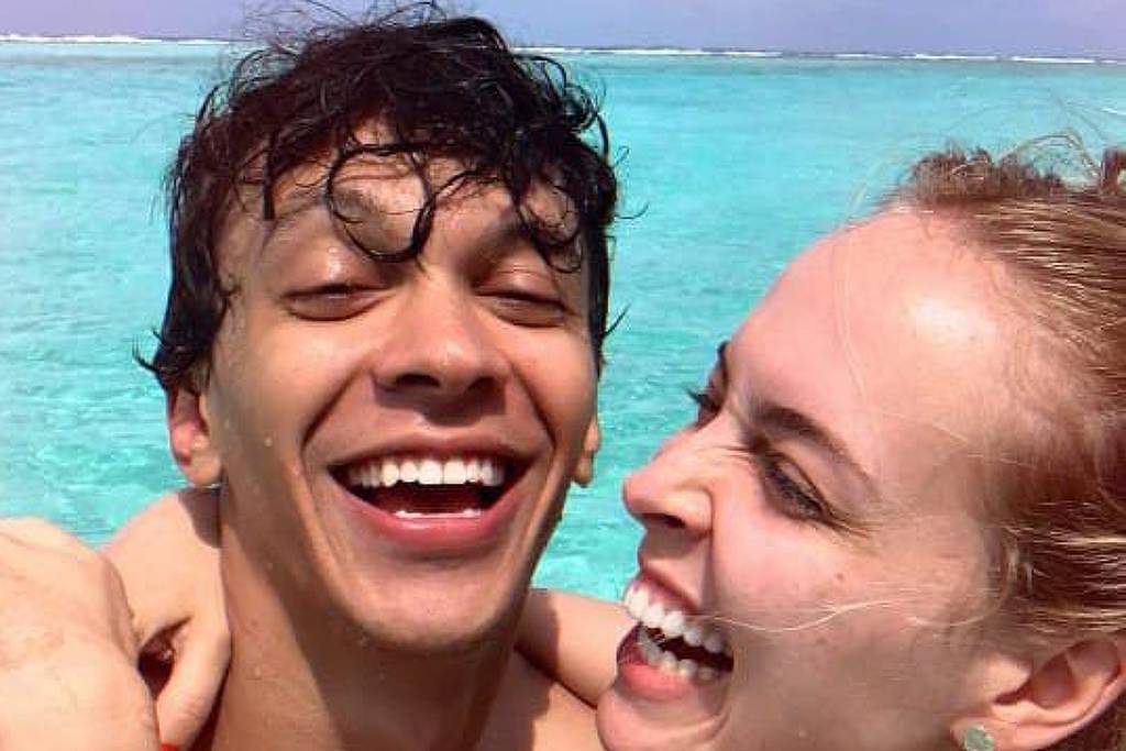 Júlio Cocielo anuncia fim de casamento com Tata Estaniecki