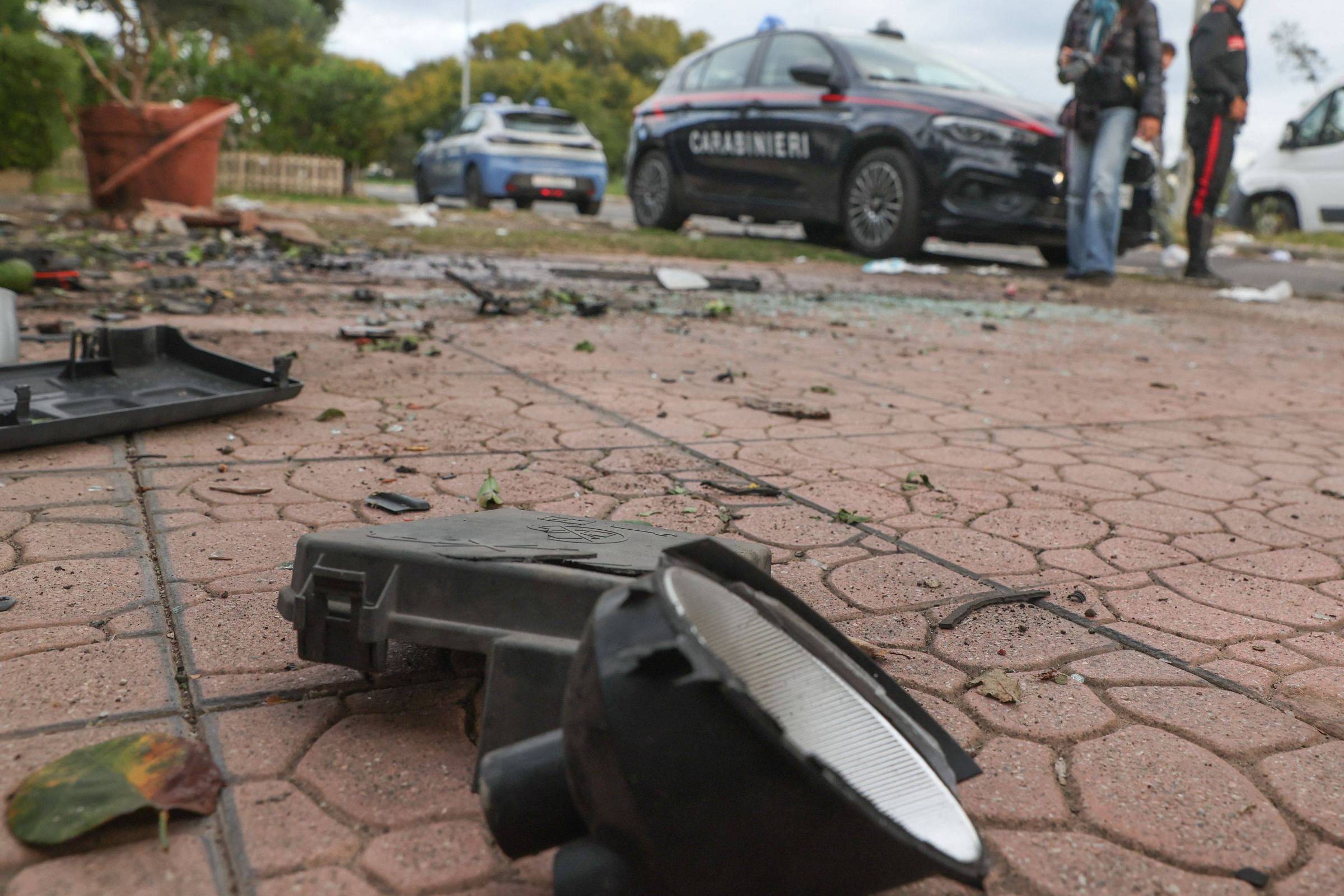 Explosão de bomba destrói carro de jornalista italiano; não há vítimas