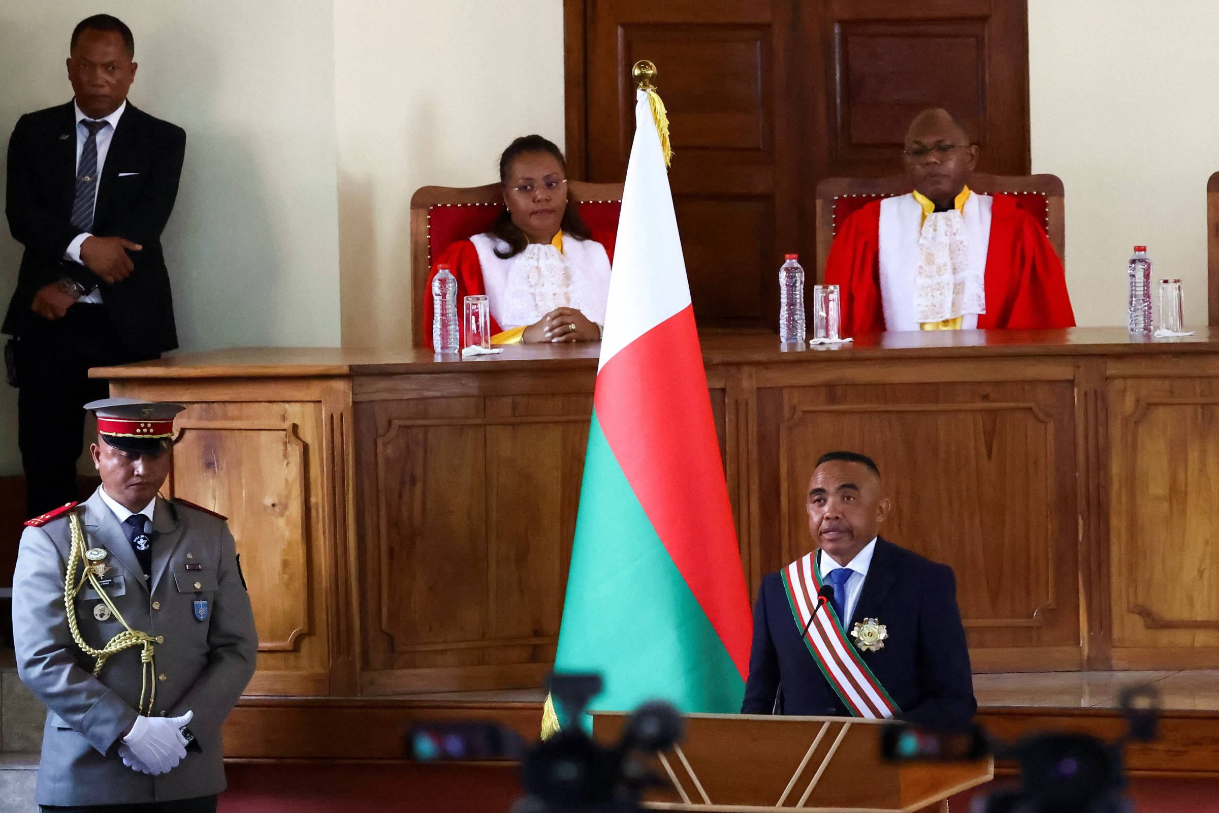 Após golpe, militar que tomou poder é empossado em Madagascar