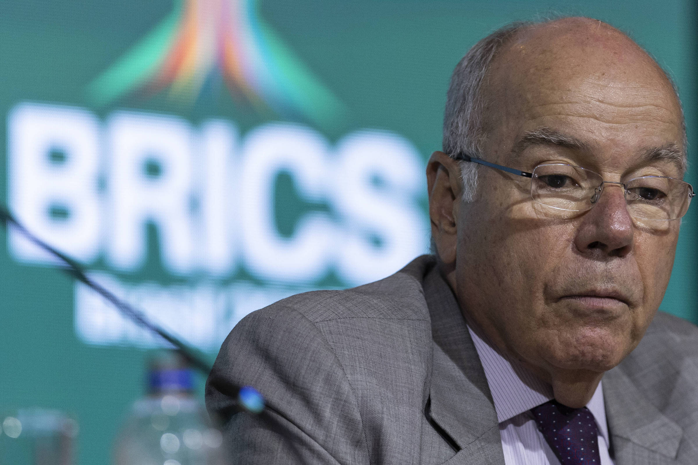 Itamaraty pede R$ 352 milhões para fechar contas e cita risco de despejo em embaixadas
