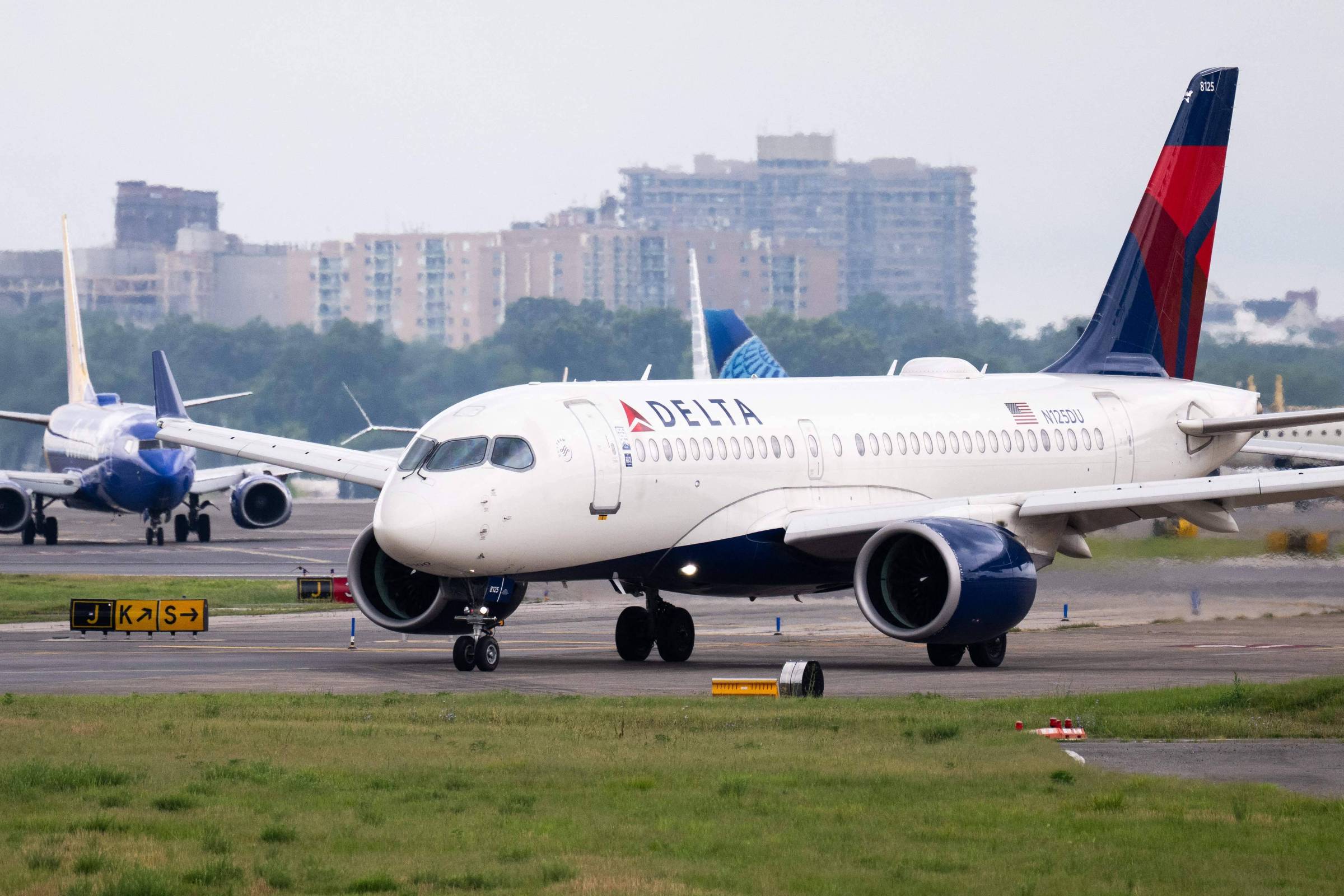 Delta e United apostam em consumidores de alta renda, e a estratégia dá resultado
