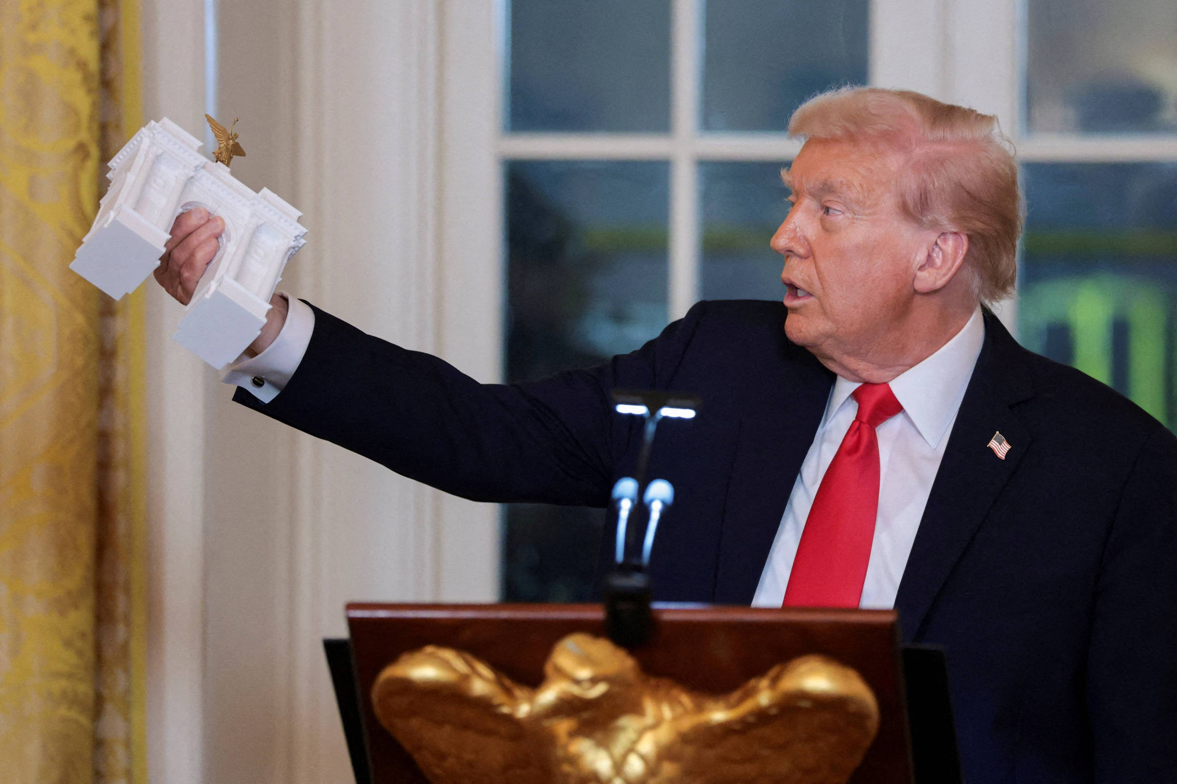 Após salão de festas, Trump quer construir um 'Arco do Triunfo' em Washington