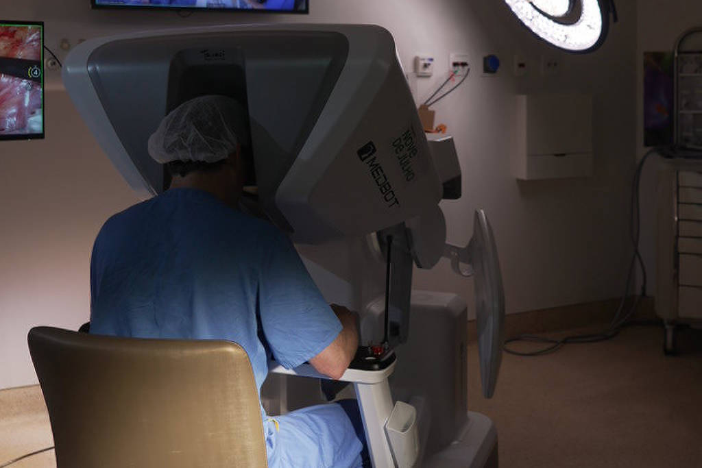 Médico em SP realiza telecirurgia robótica para tratar câncer de próstata no RS