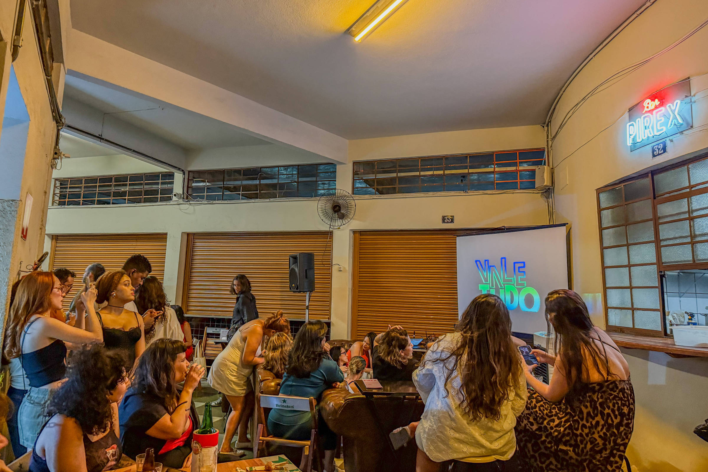 No bar, 'Vale Tudo' acaba em festa, uma prova de que a qualidade pouco importa