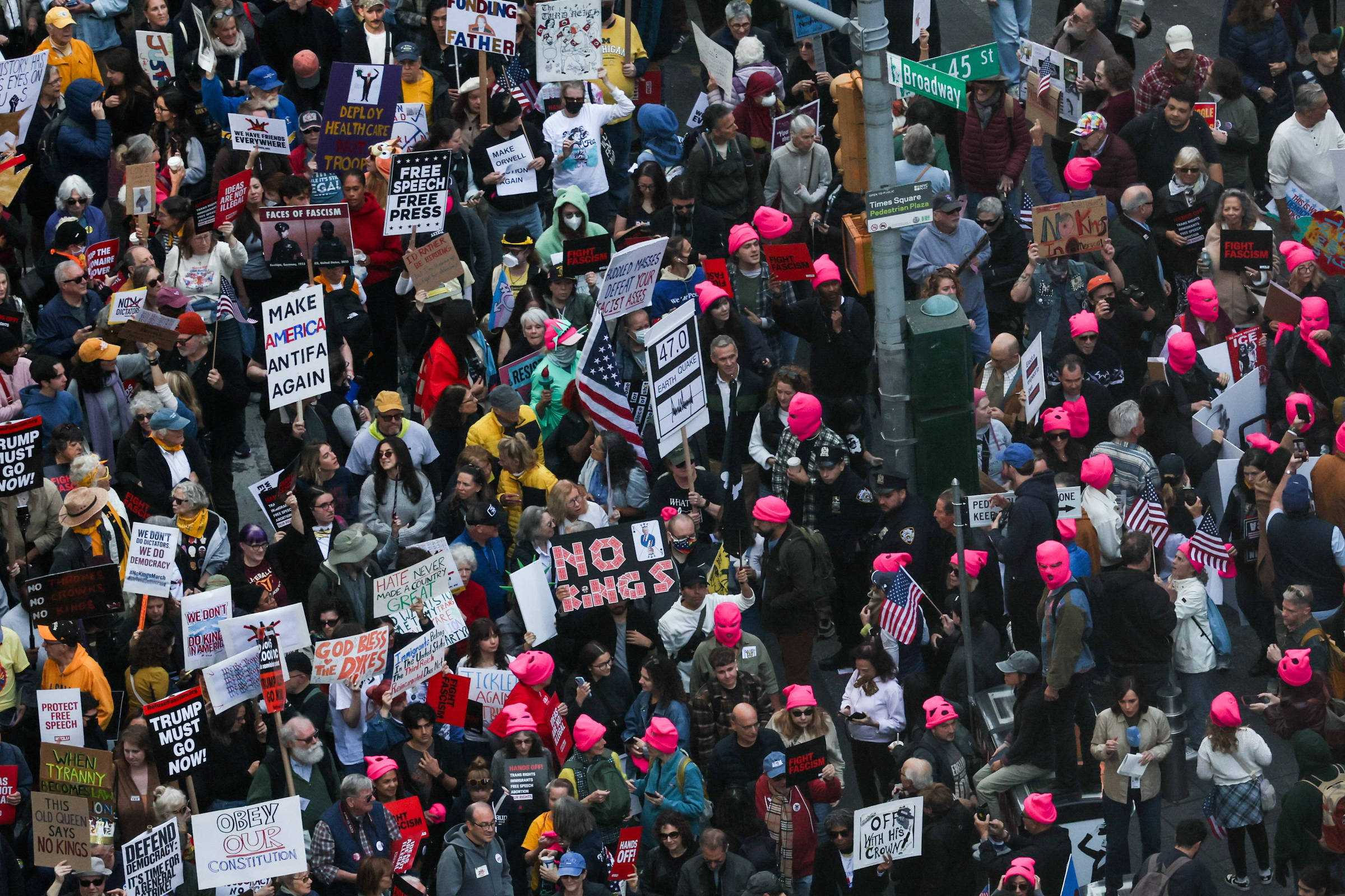 Manifestações nos EUA contra Trump começam a se formar por todo o país