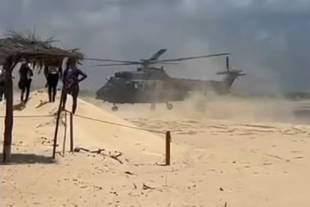 Helicóptero da Força Aérea faz pouso de emergência em praia do Rio Grande do Norte