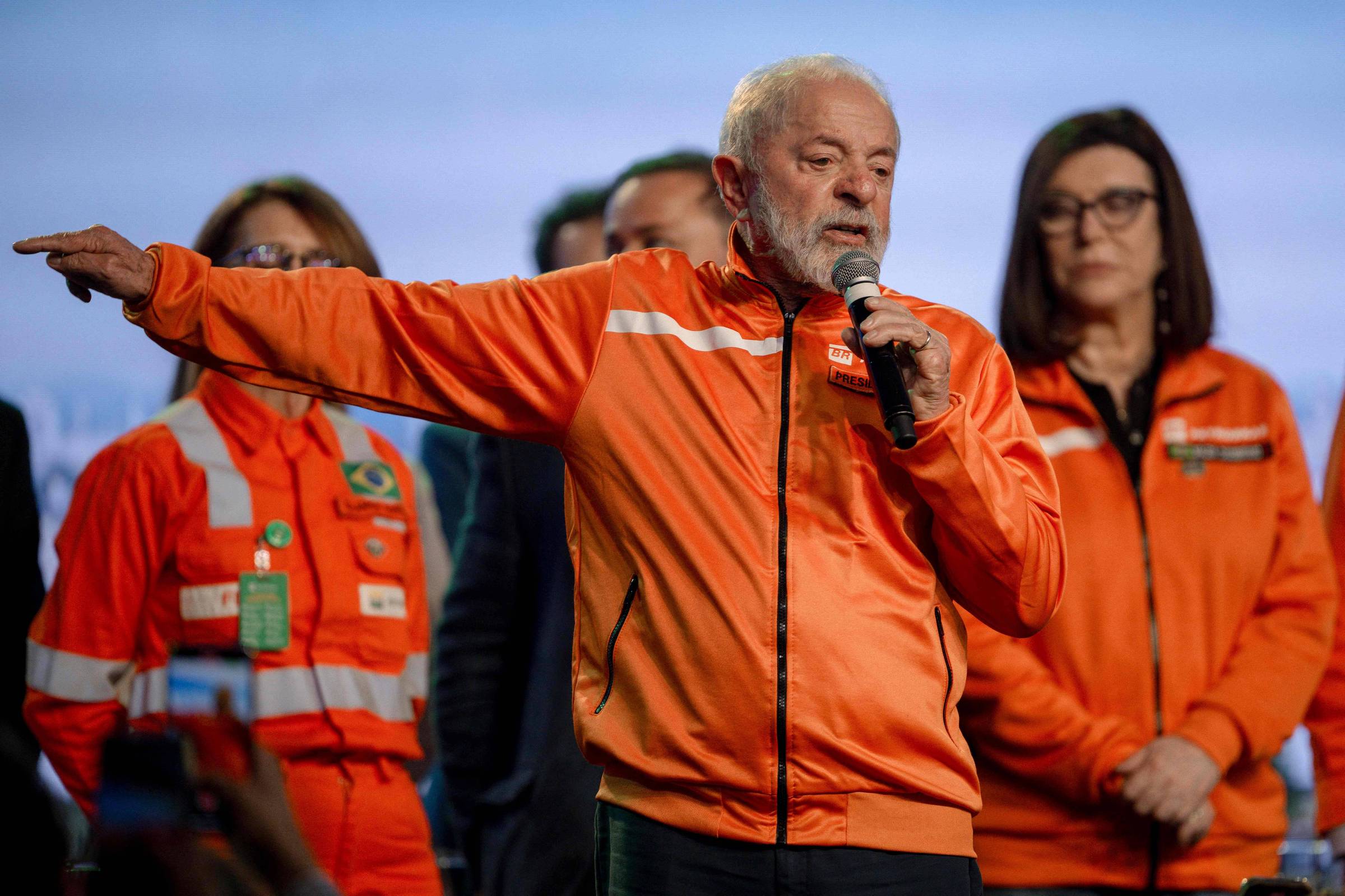 Governo e Petrobras entram em impasse sobre investimentos após queda do petróleo