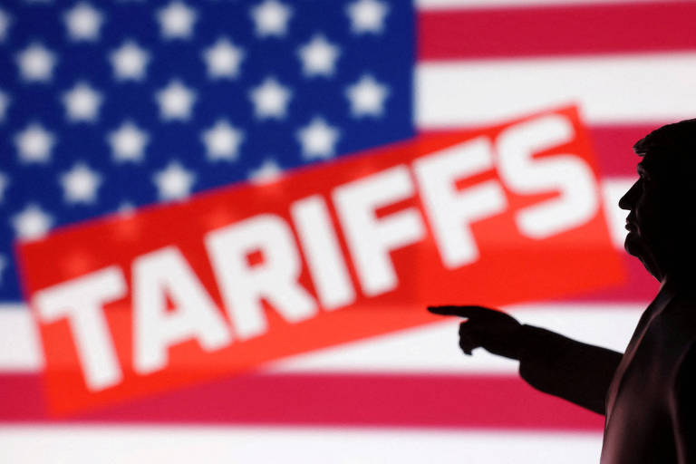 Fábrica com contêineres, representando custos e tarifas de importação dos EUA