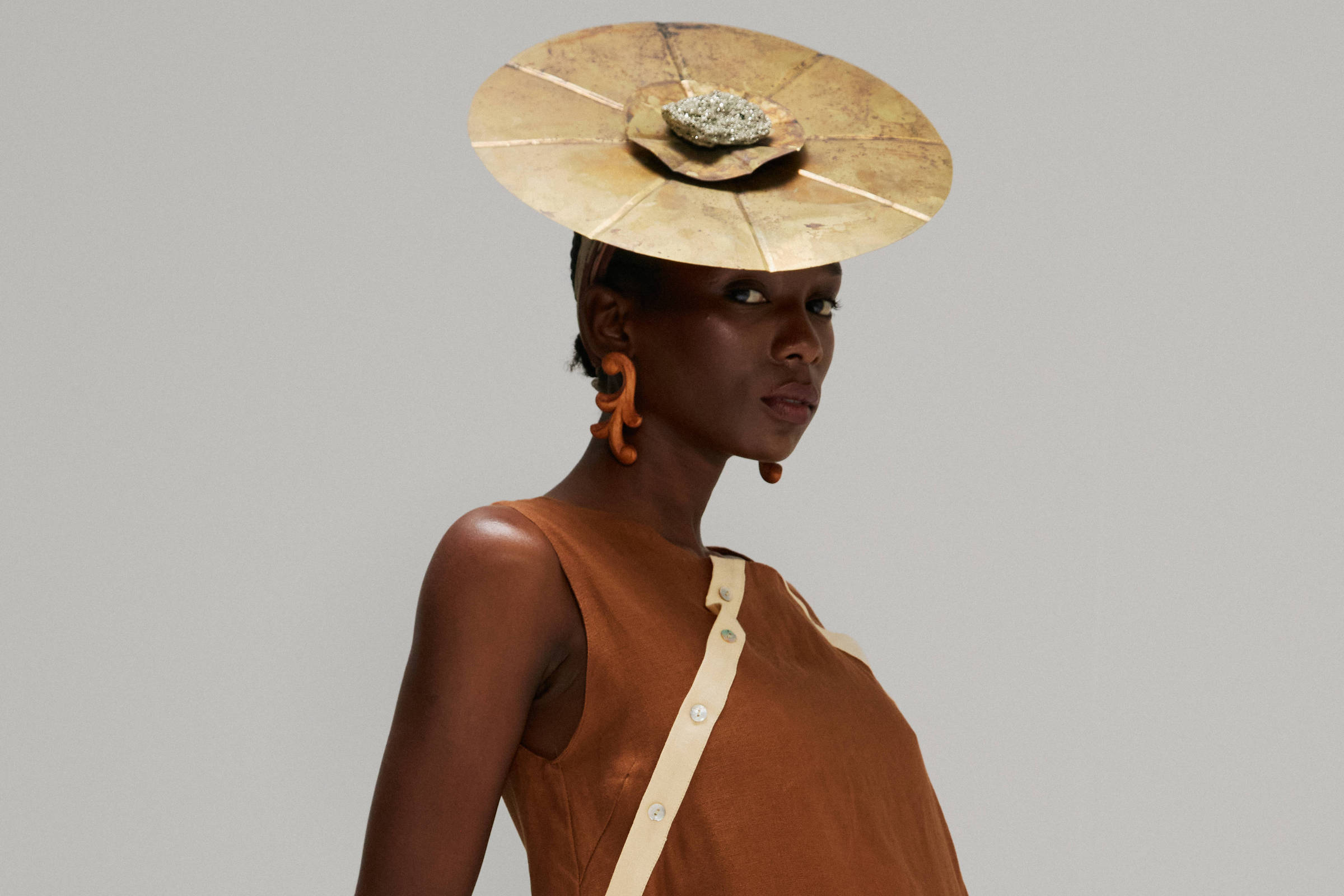 Estilistas se voltam à arte popular para exaltar em suas coleções as raízes do Brasil