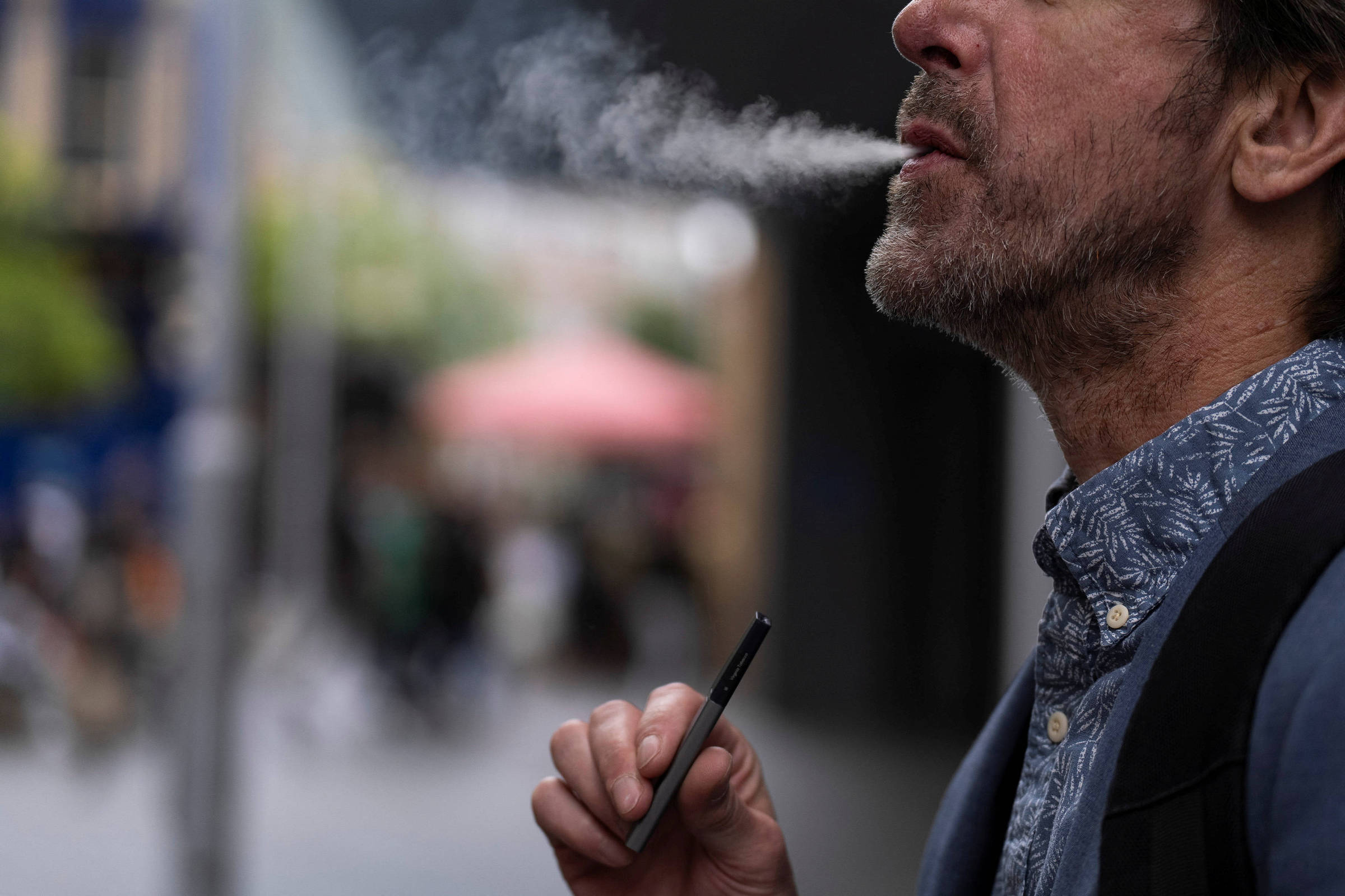 Brasil pode perder R$ 13,7 bilhões por ano com contrabando de cigarro eletrônico, diz estudo