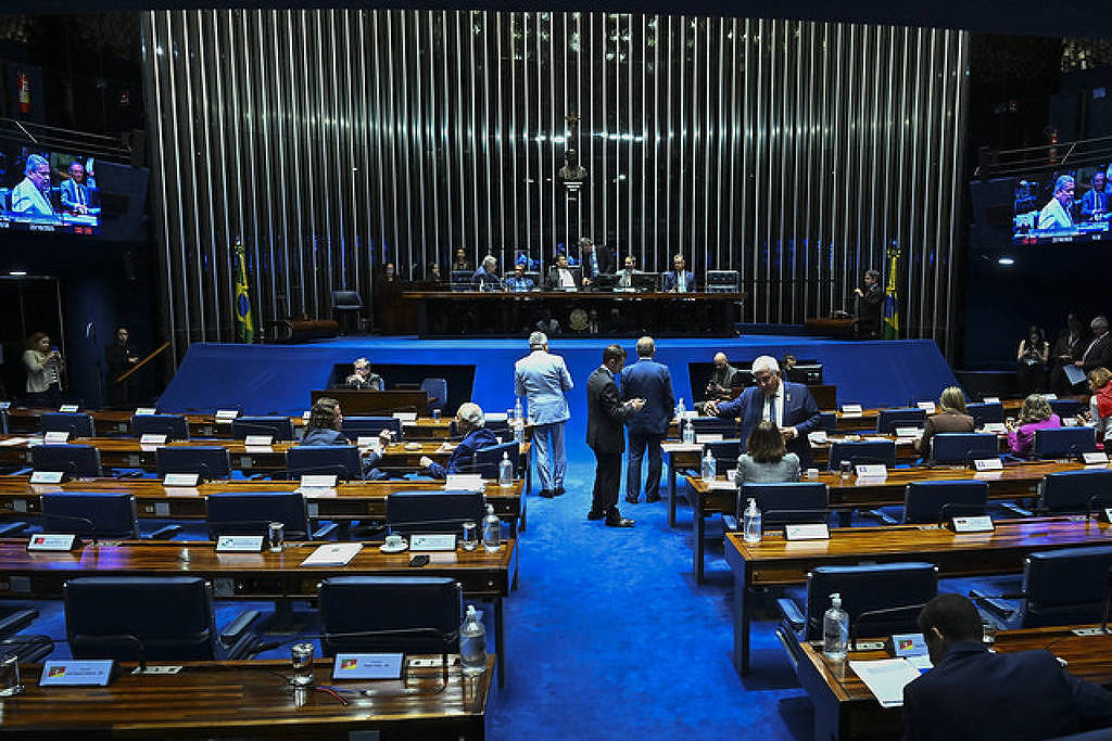 A jato, Câmara aprova MP do setor elétrico em 18 segundos; Senado, em 5; veja vídeo