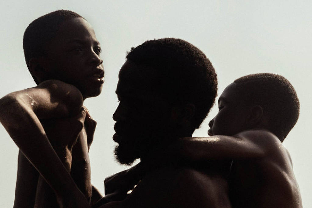 'A Sombra do Meu Pai' revê relações paternas em meio à falência da democracia