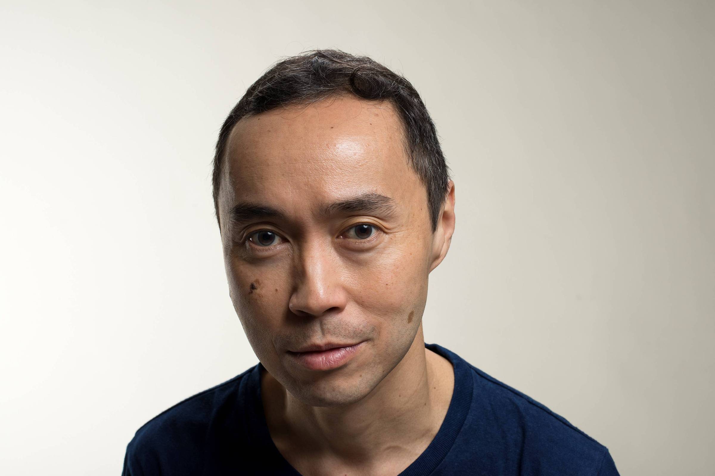 'Estranhos no Cais' mal ultrapassa o clichê do discurso de diáspora