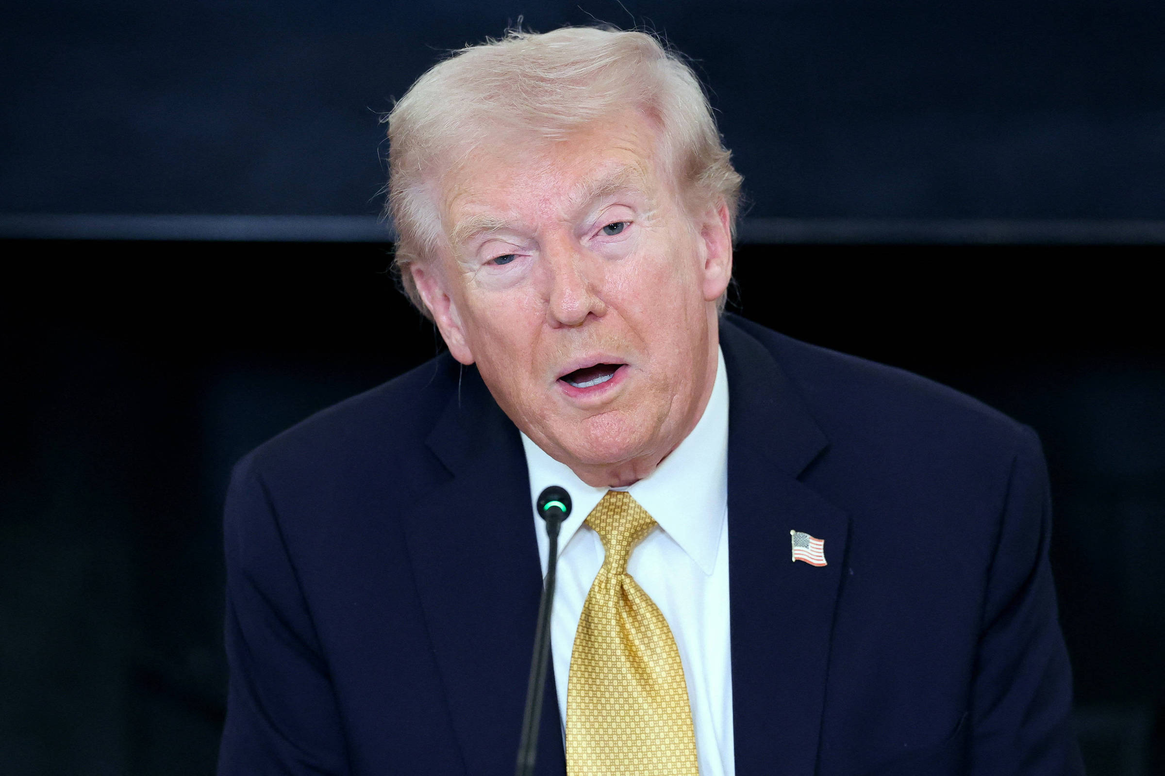 Trump diz que interrompeu negociações com Canadá após vídeo em que Reagan critica tarifas