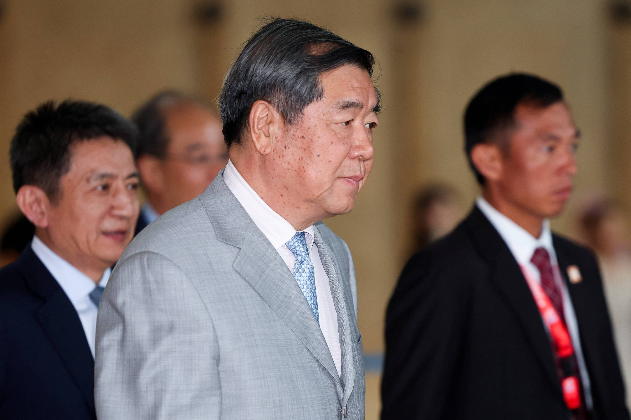 EUA e China iniciam negociações comerciais antes da cúpula de alto risco entre Trump e Xi