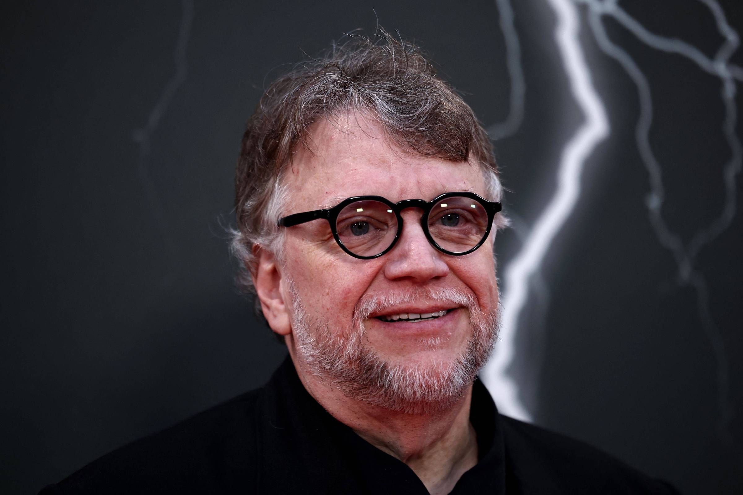 Guillermo del Toro diz que prefere morrer a usar IA generativa em seus filmes