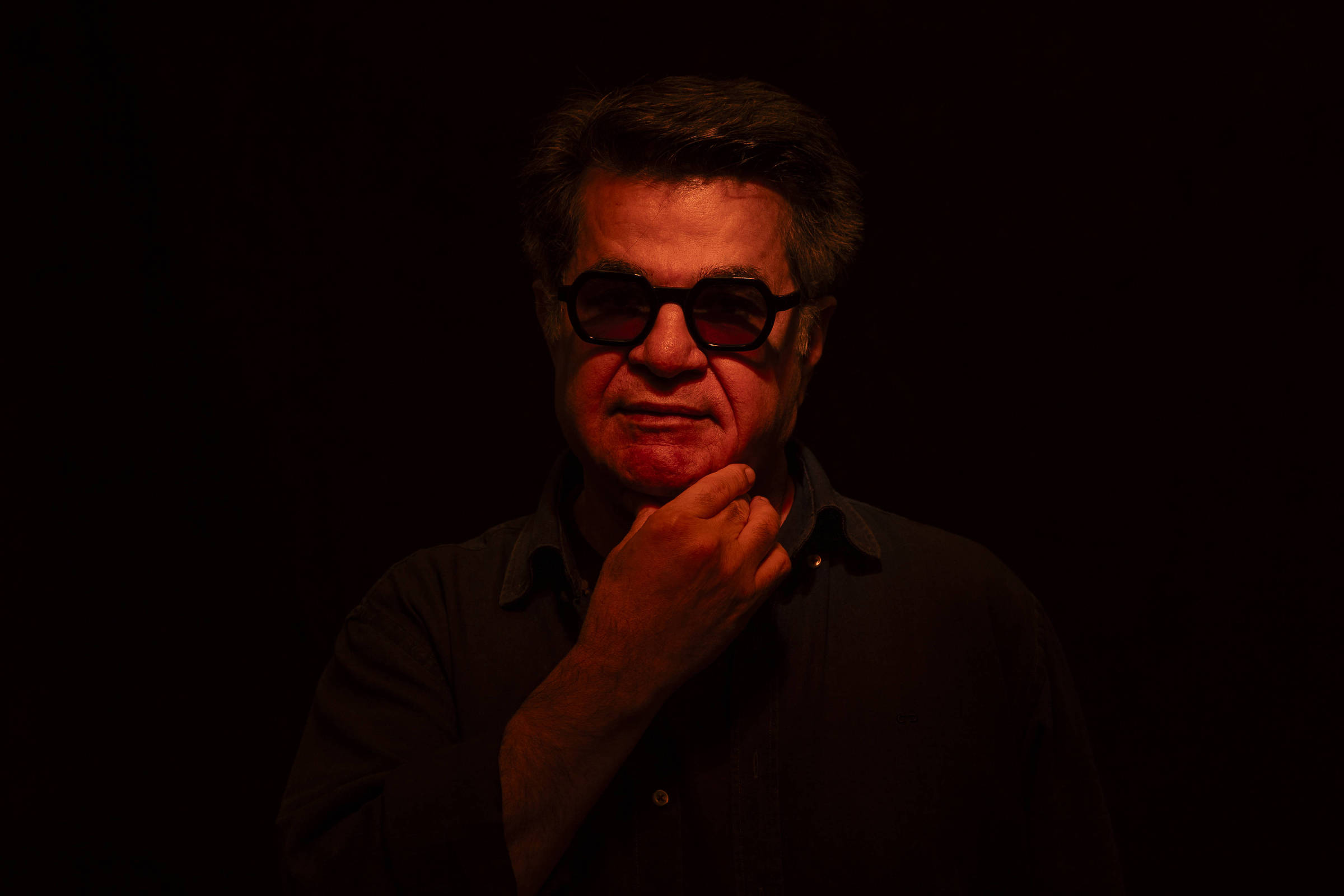'A violência precisa acabar', diz Jafar Panahi, premiado em Cannes, sobre o Irã