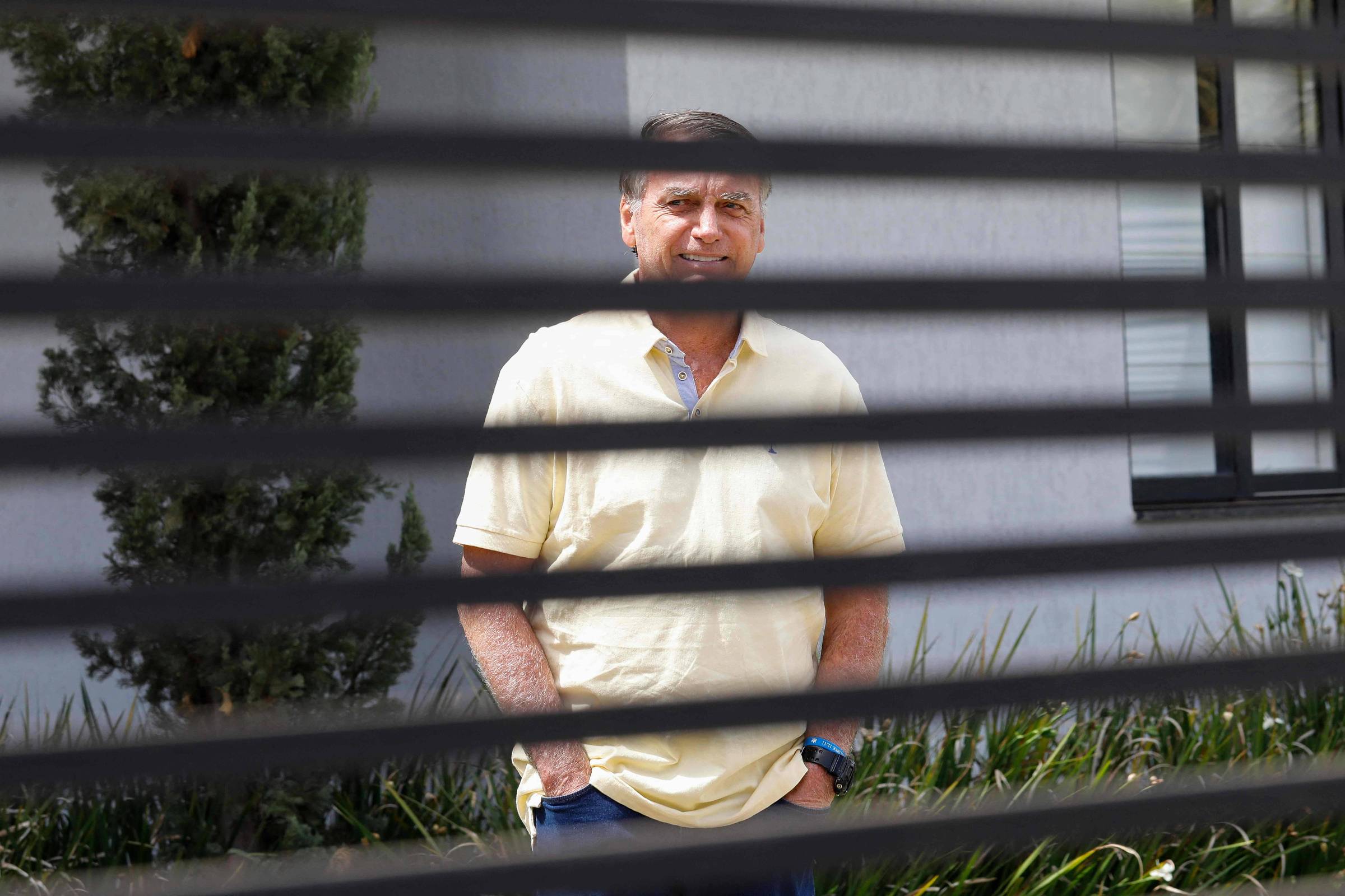 Bolsonaro chega a 100 dias preso em casa sob enfraquecimento político e temor de Papuda