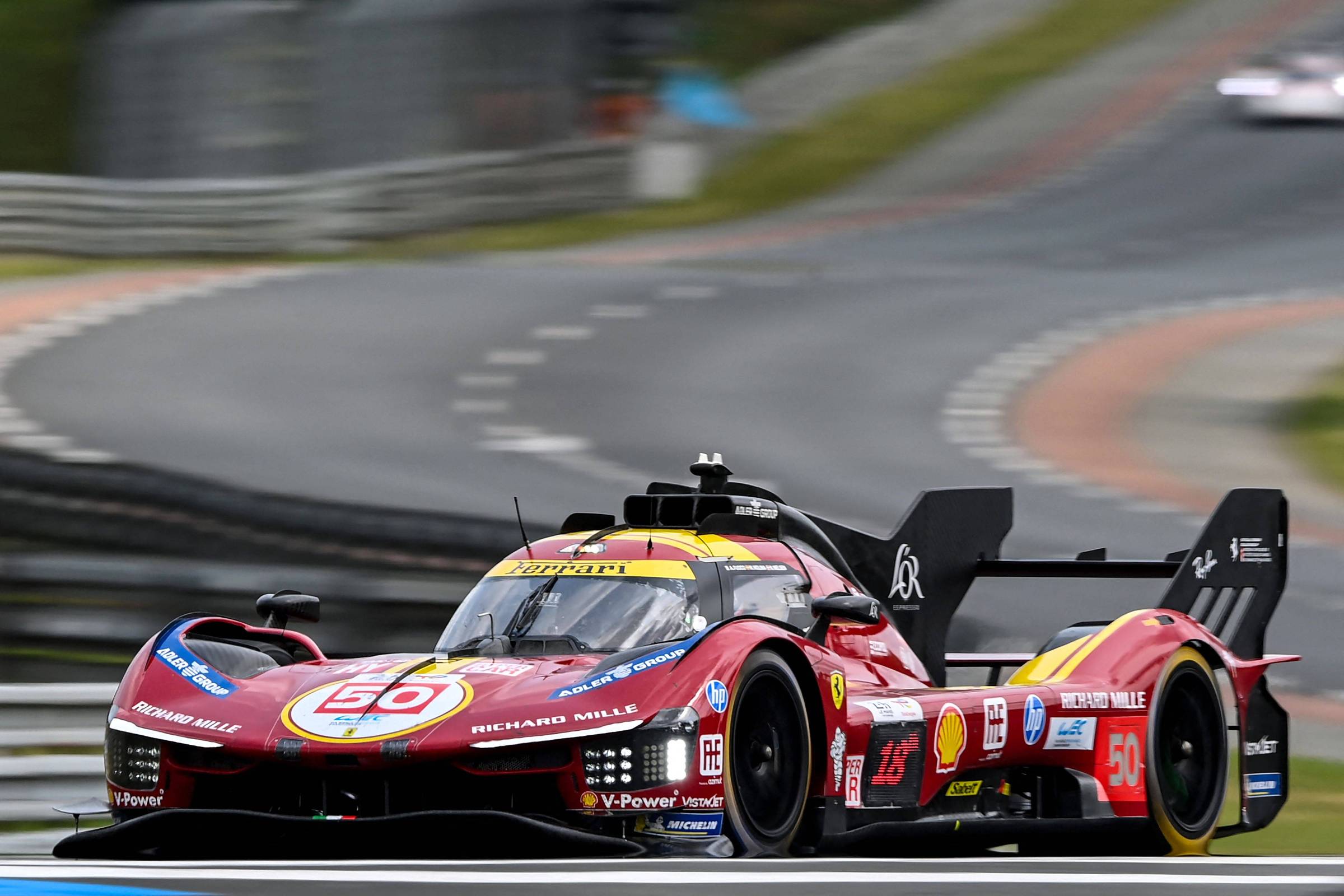 Ferrari mira nova geração com leilão de cripto para carro vencedor de Le Mans