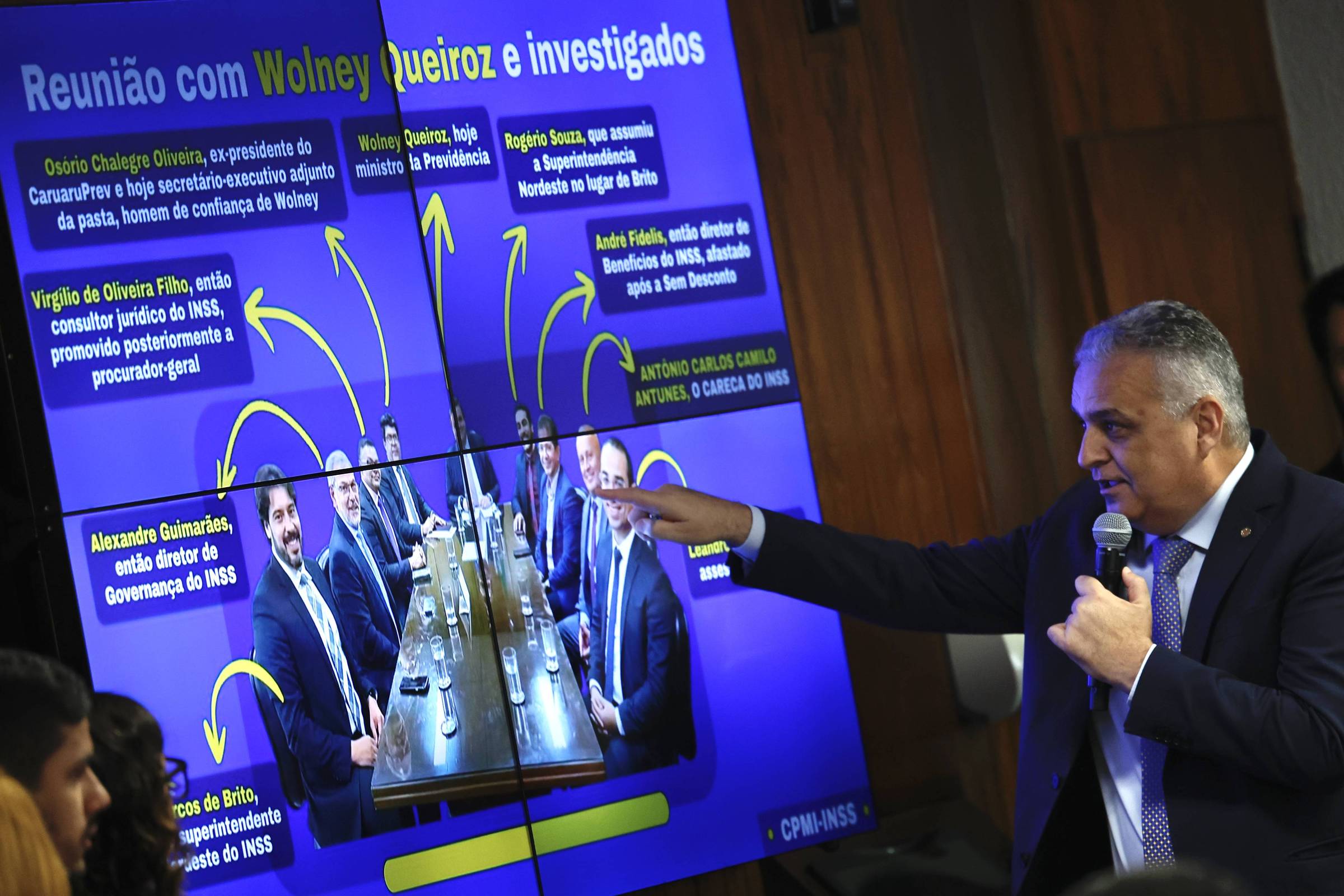 Má influência na mesa do Ministério da Previdência