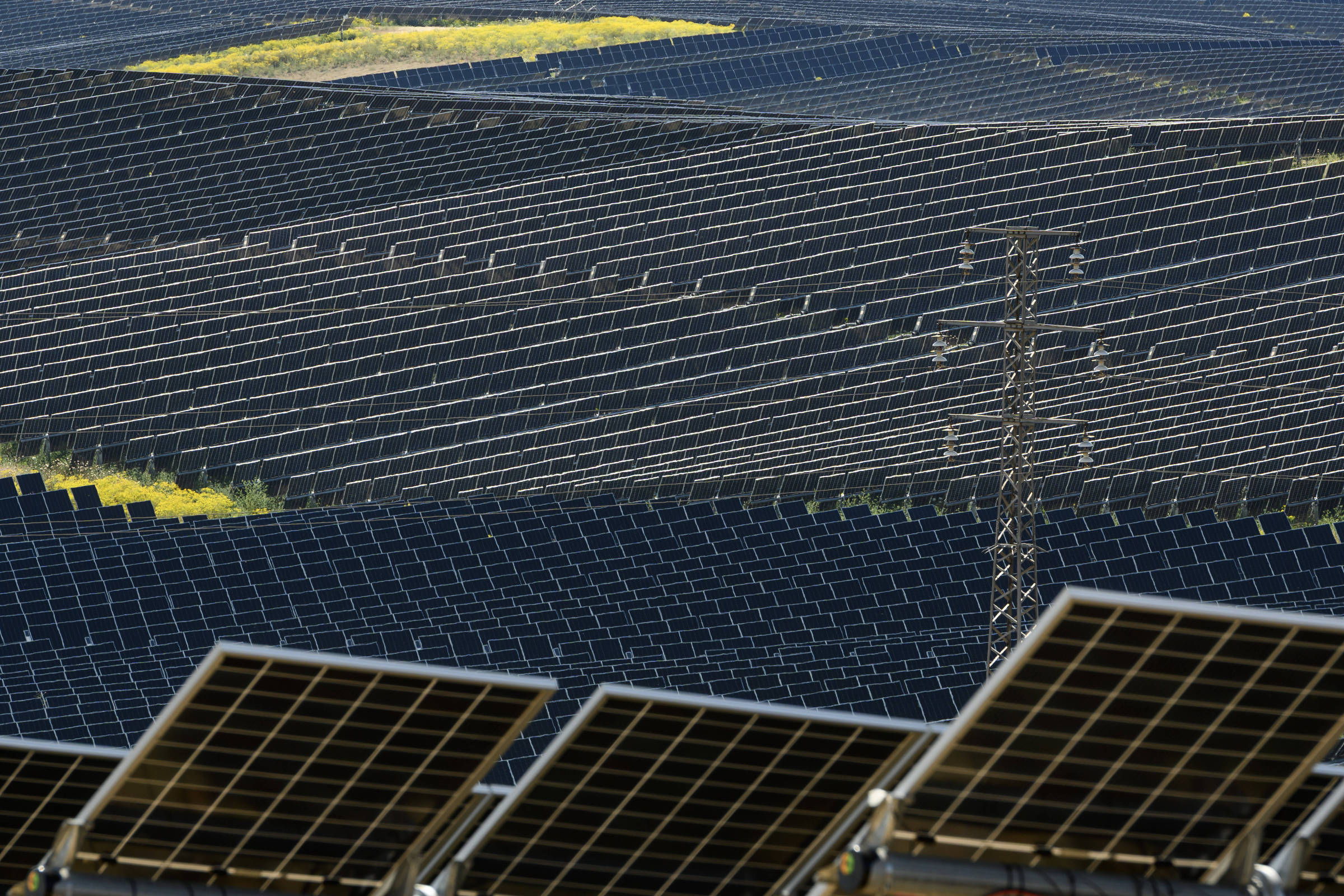 60% da energia elétrica do mundo vem de combustíveis fósseis; veja dados de 90 países