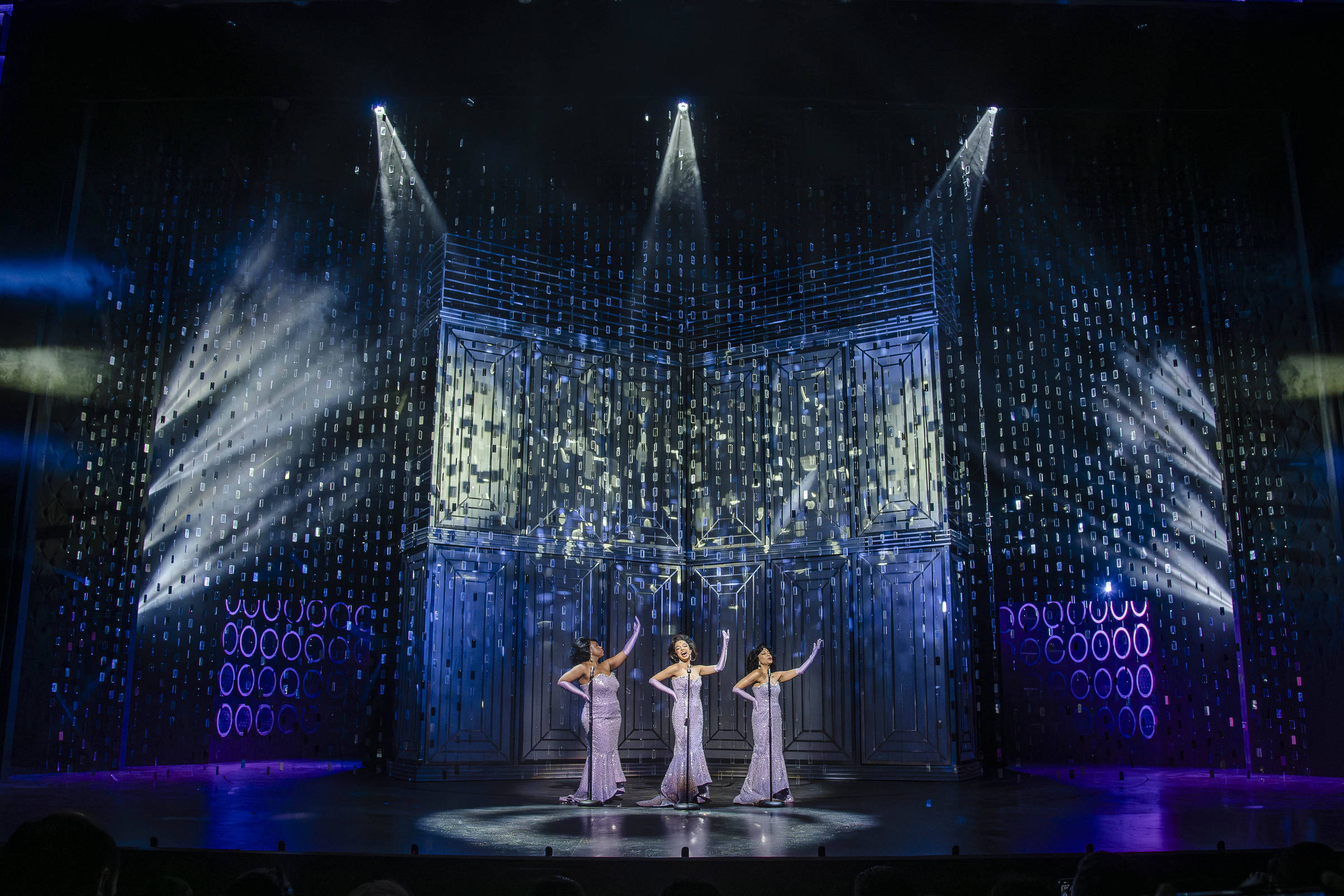 Melhor em superproduções, Teatro Santander dá fôlego a musicais com ajuda de banda ao vivo e grandes equipamentos
