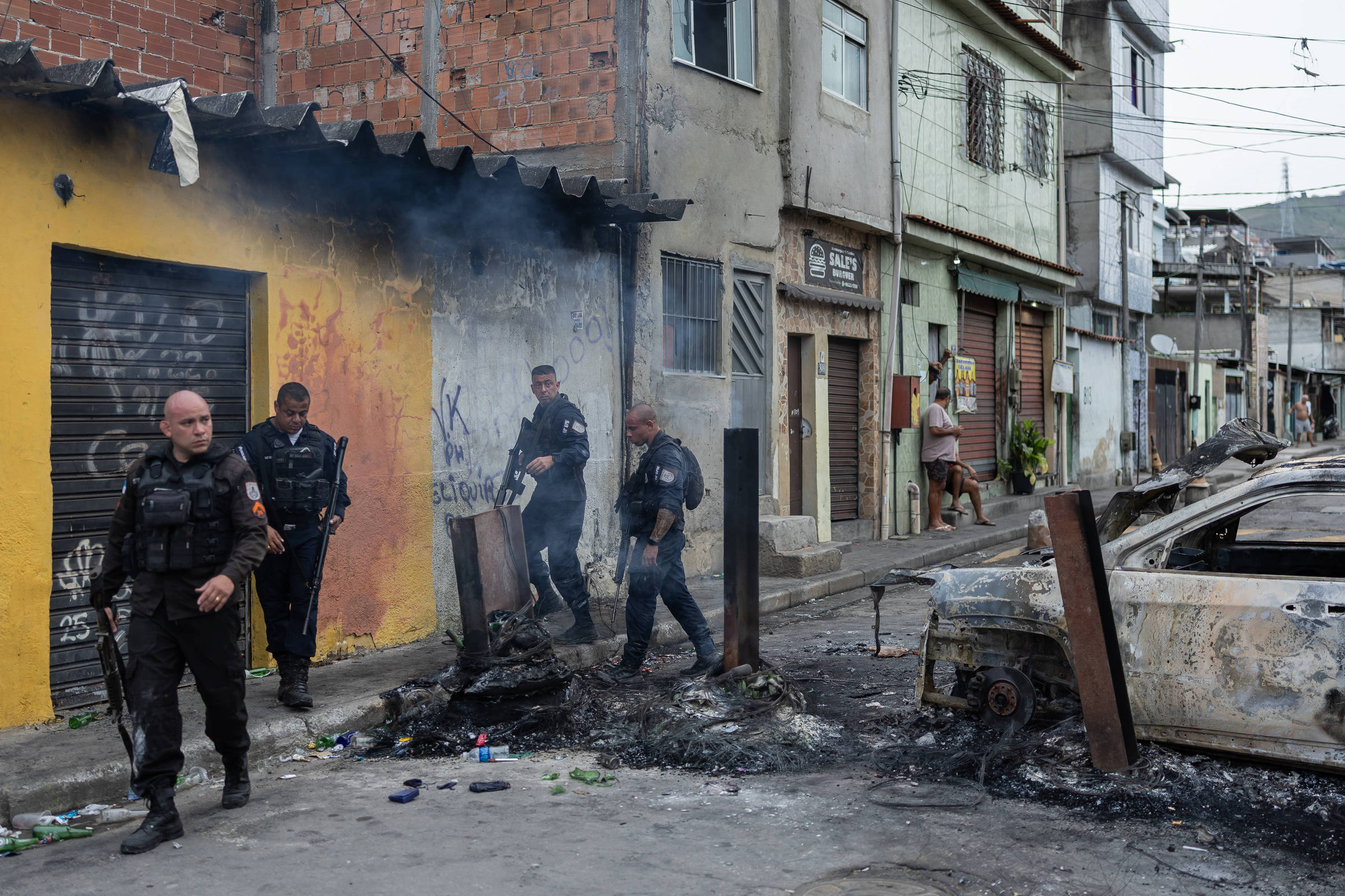 Castro lançará operação estadual para remover barricadas do tráfico no Rio