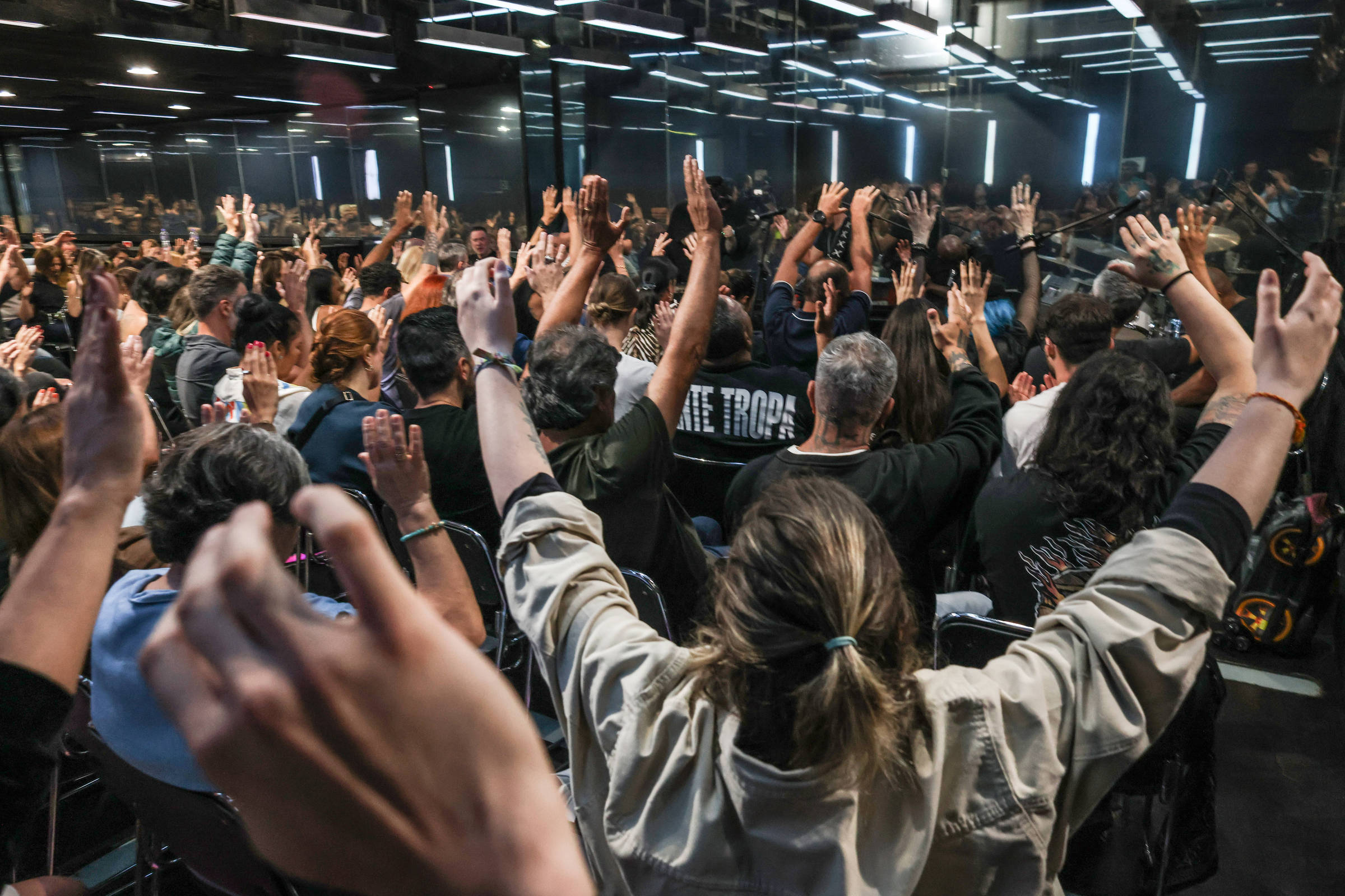 Como o desemprego impulsiona igrejas: a fé como refúgio e como ofício