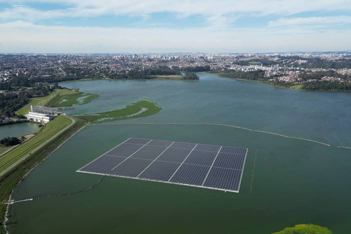 Consultoria PSR mostra como painel flutuante reorganiza uso de energia solar