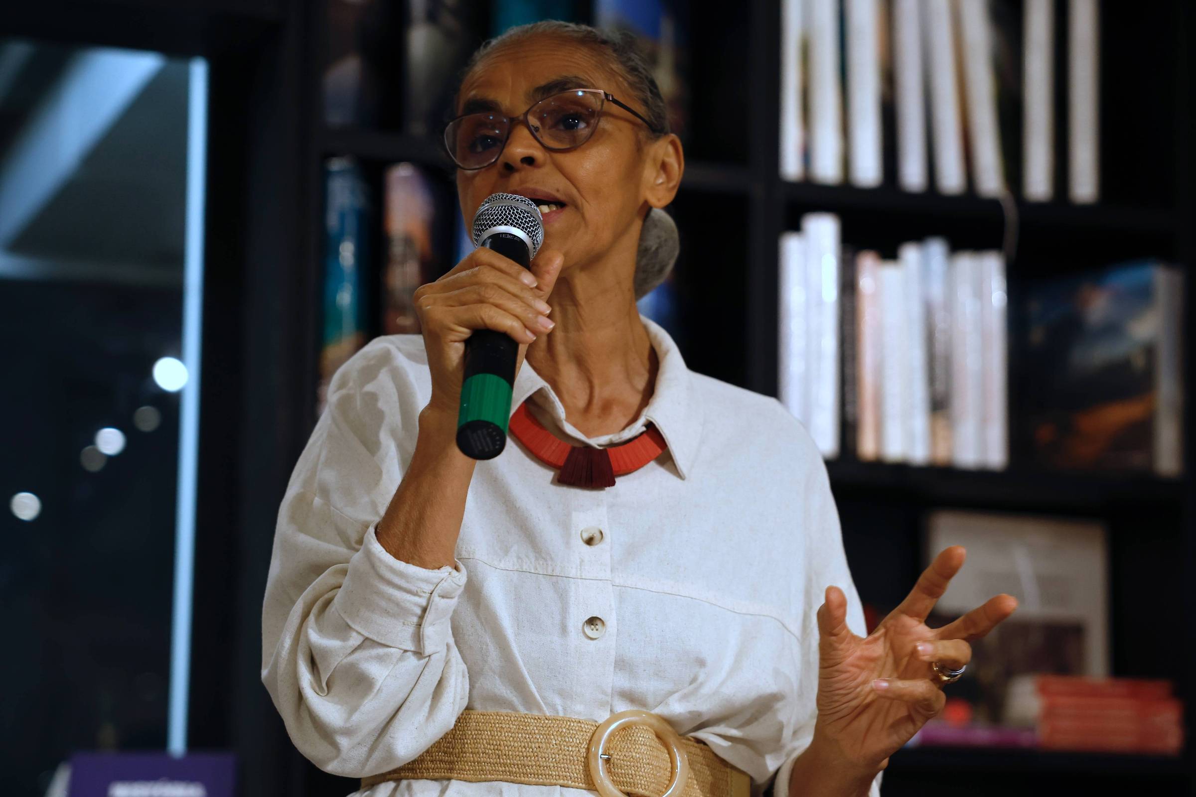 Democracia não superou a desumanização, diz Marina Silva em lançamento de 'A Palavra e o Poder'