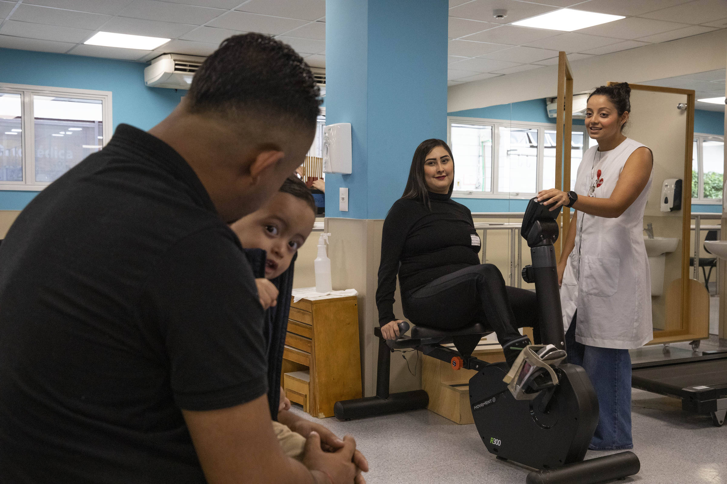 Jovem que recebeu diagnóstico de ELA na gravidez fala como enfrenta doença na maternidade