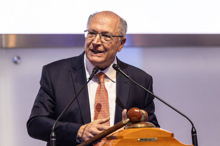 Montadoras brasileiras recebem autorização especial da China para importar chips.