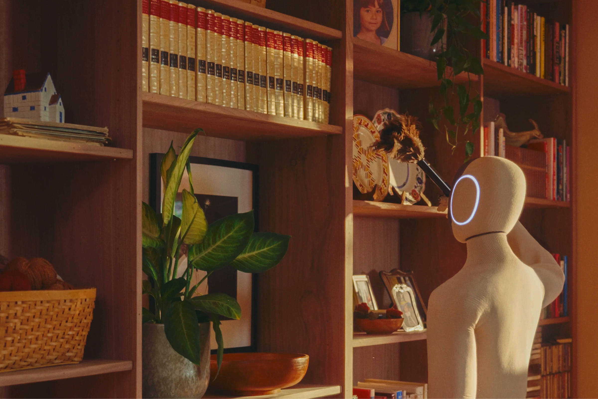 Empresa americana começa pré-venda de robô humanoide que faz faxina por US$ 20 mil