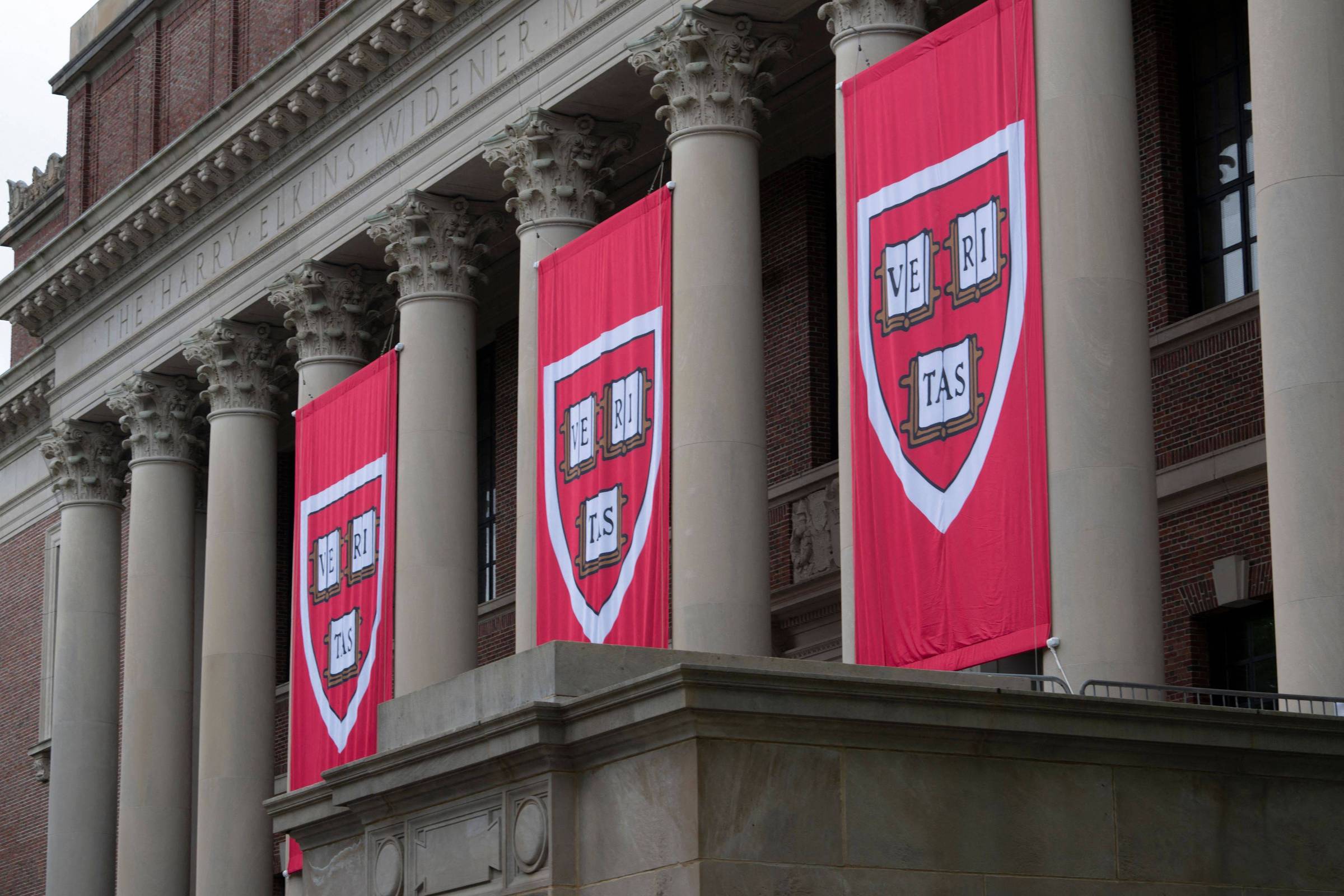 Jornalistas brasileiros podem concorrer a bolsa de R$ 450 mil para estudar em Harvard