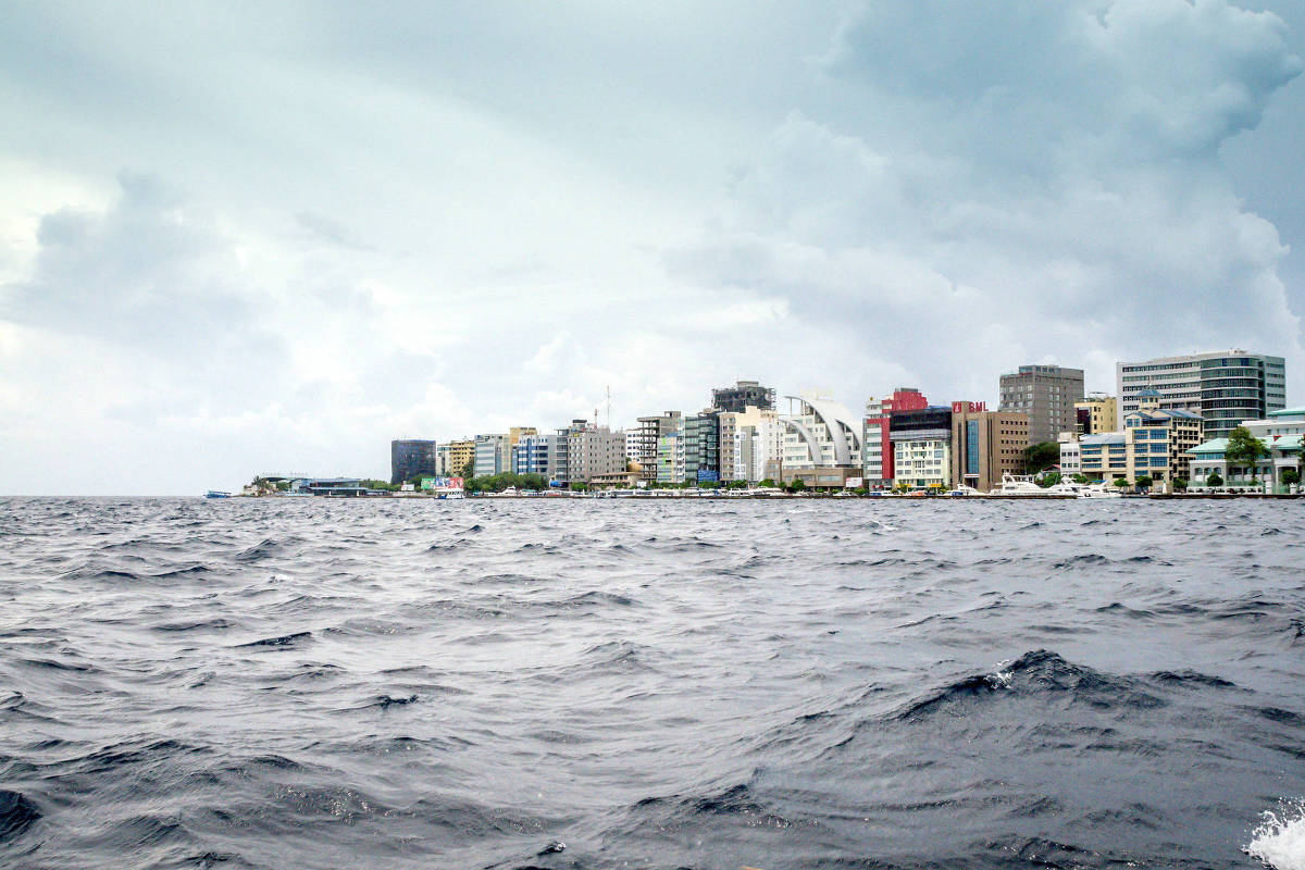 Maldivas proíbem cigarro para todos os nascidos a partir de 2007, incluindo turistas