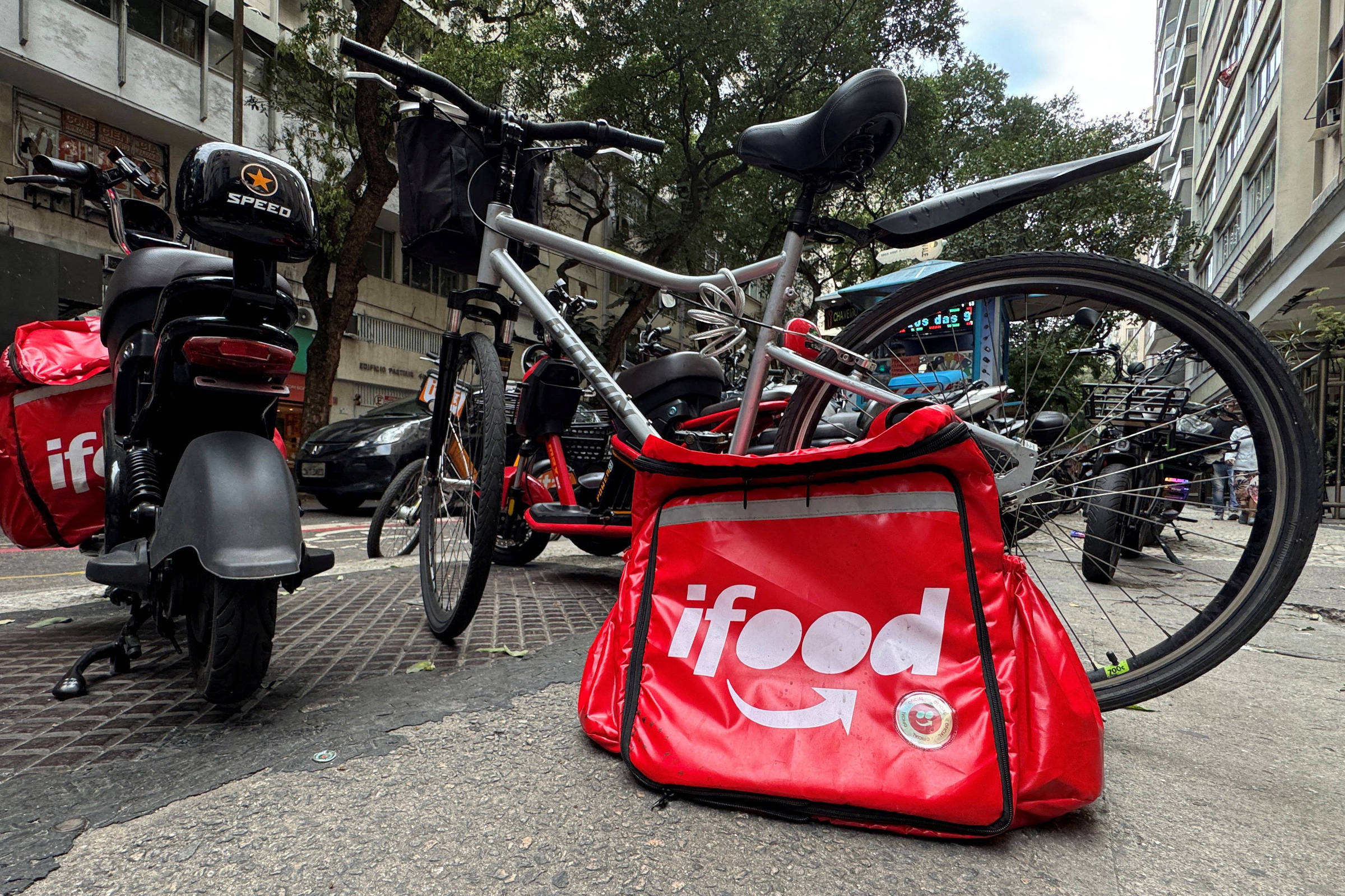 Justiça do Trabalho rejeita recurso do iFood contra vínculo empregatício de entregadores