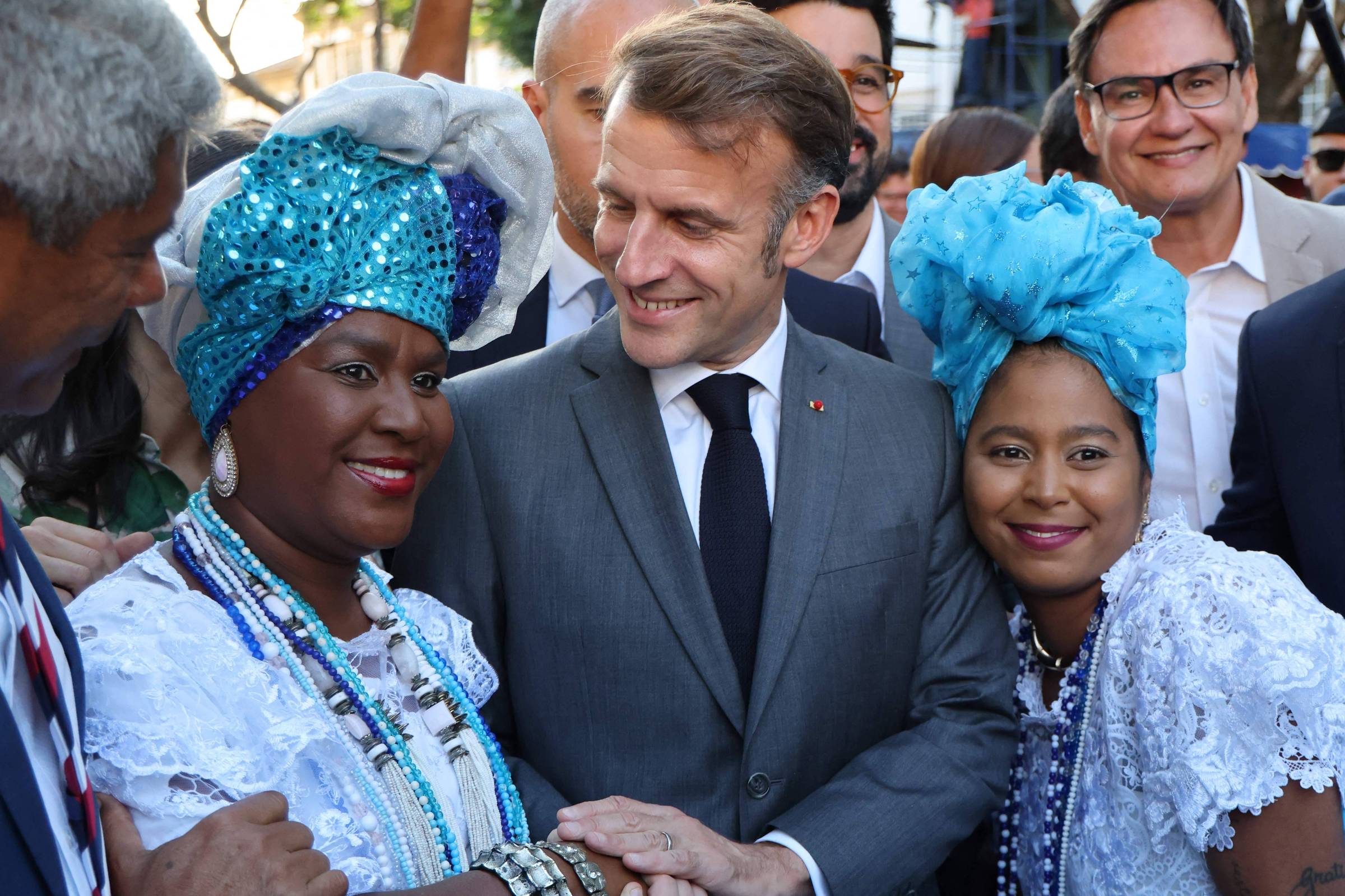 Em Salvador, Macron propõe redução de emissões com respeito à soberania