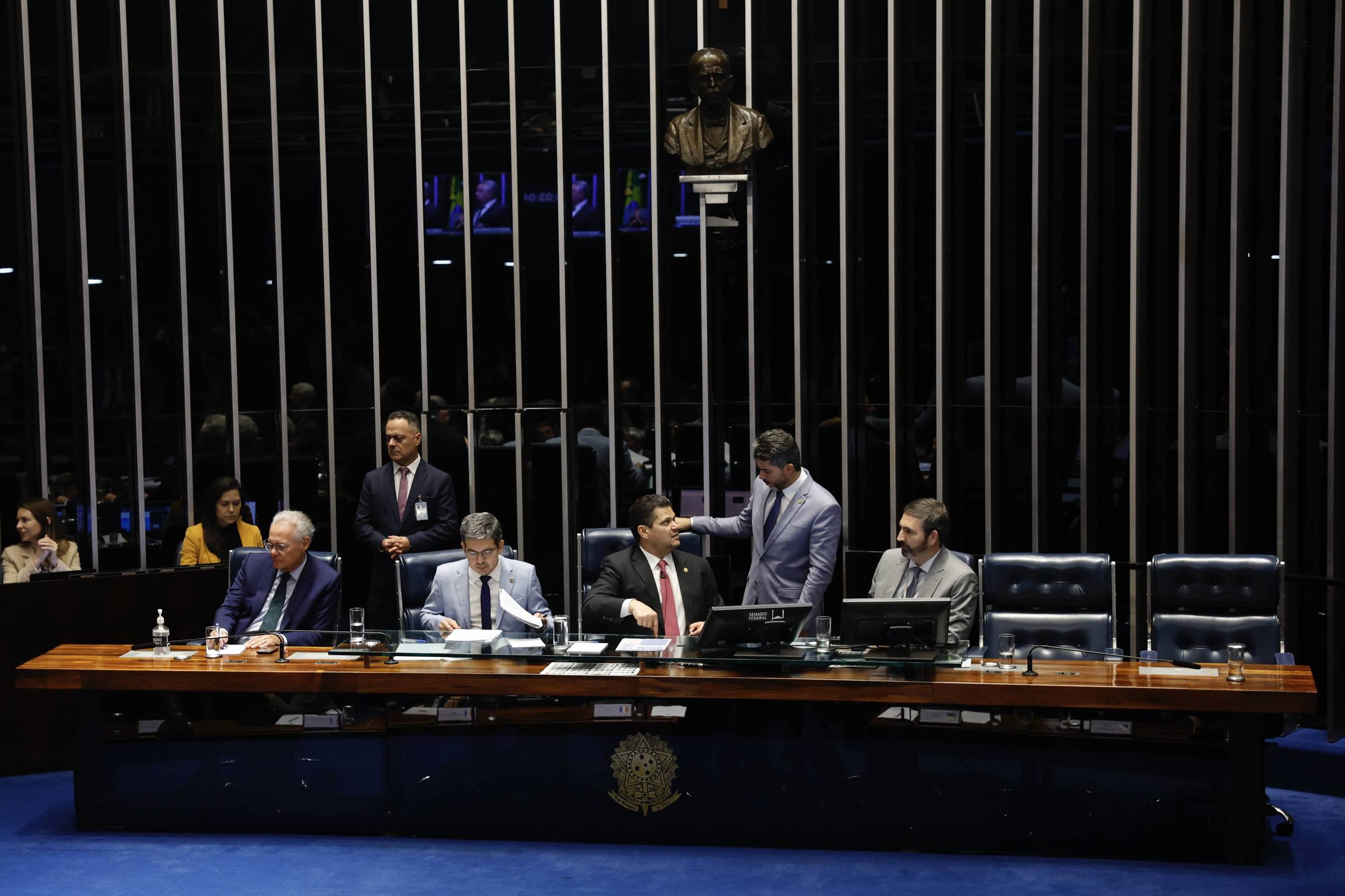 Reforma do Imposto de Renda ajuda a impulsionar PIB, mas embute risco fiscal