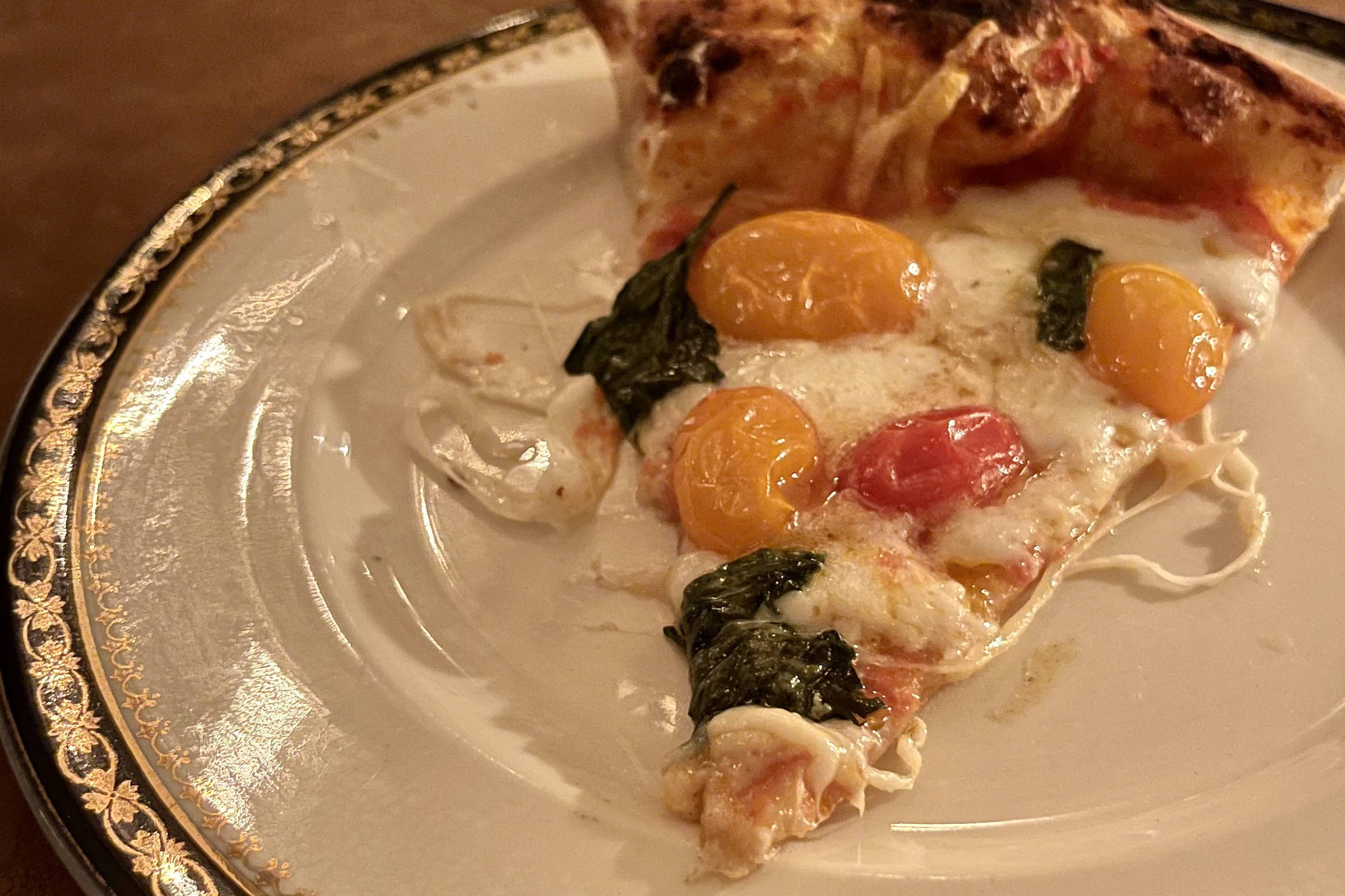 Exagero nos preços e na decoração atrapalha pizzas rústicas da Oli