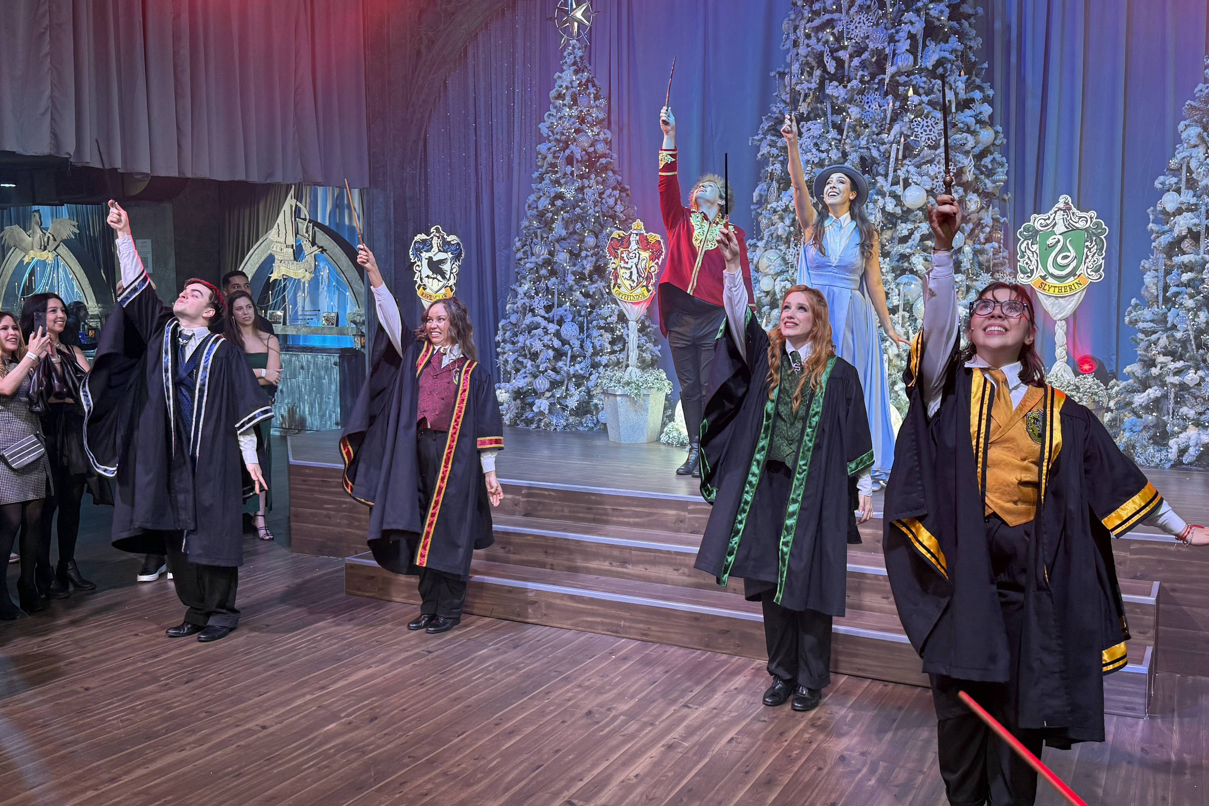 Baile de 'Harry Potter' é maratona que mescla festa, cosplay e gincana para fãs