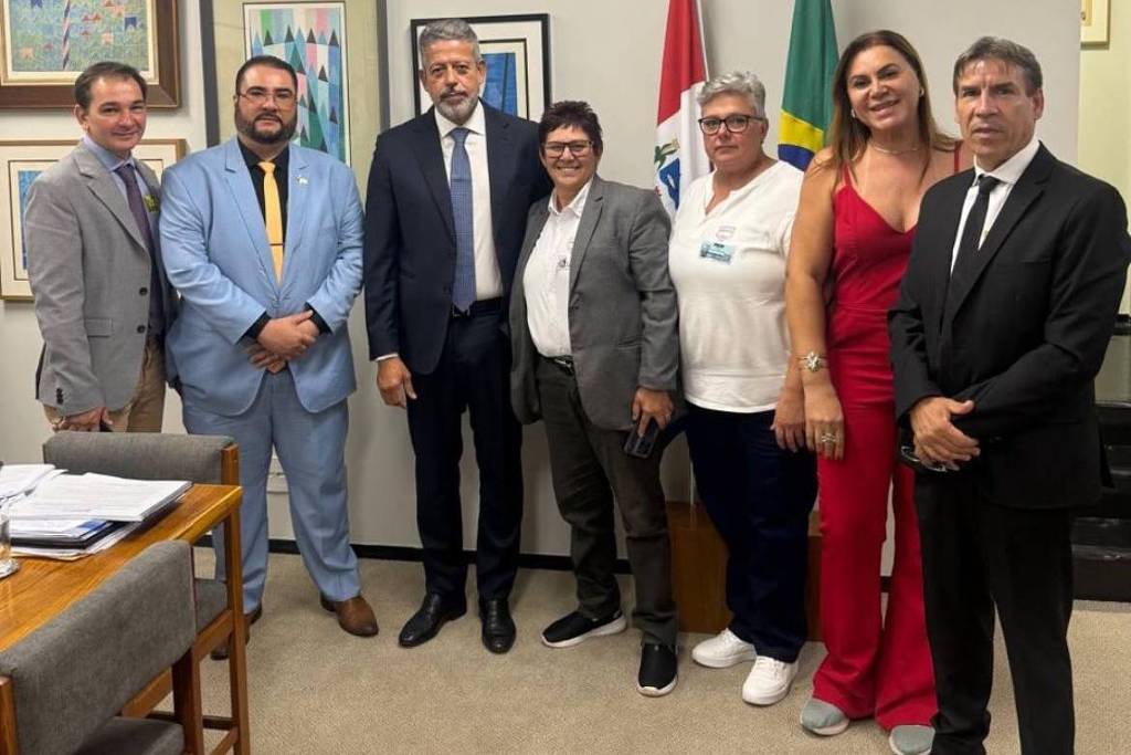 Autoescolas pedem ajuda de Lira contra fim de aulas obrigatórias para tirar CNH