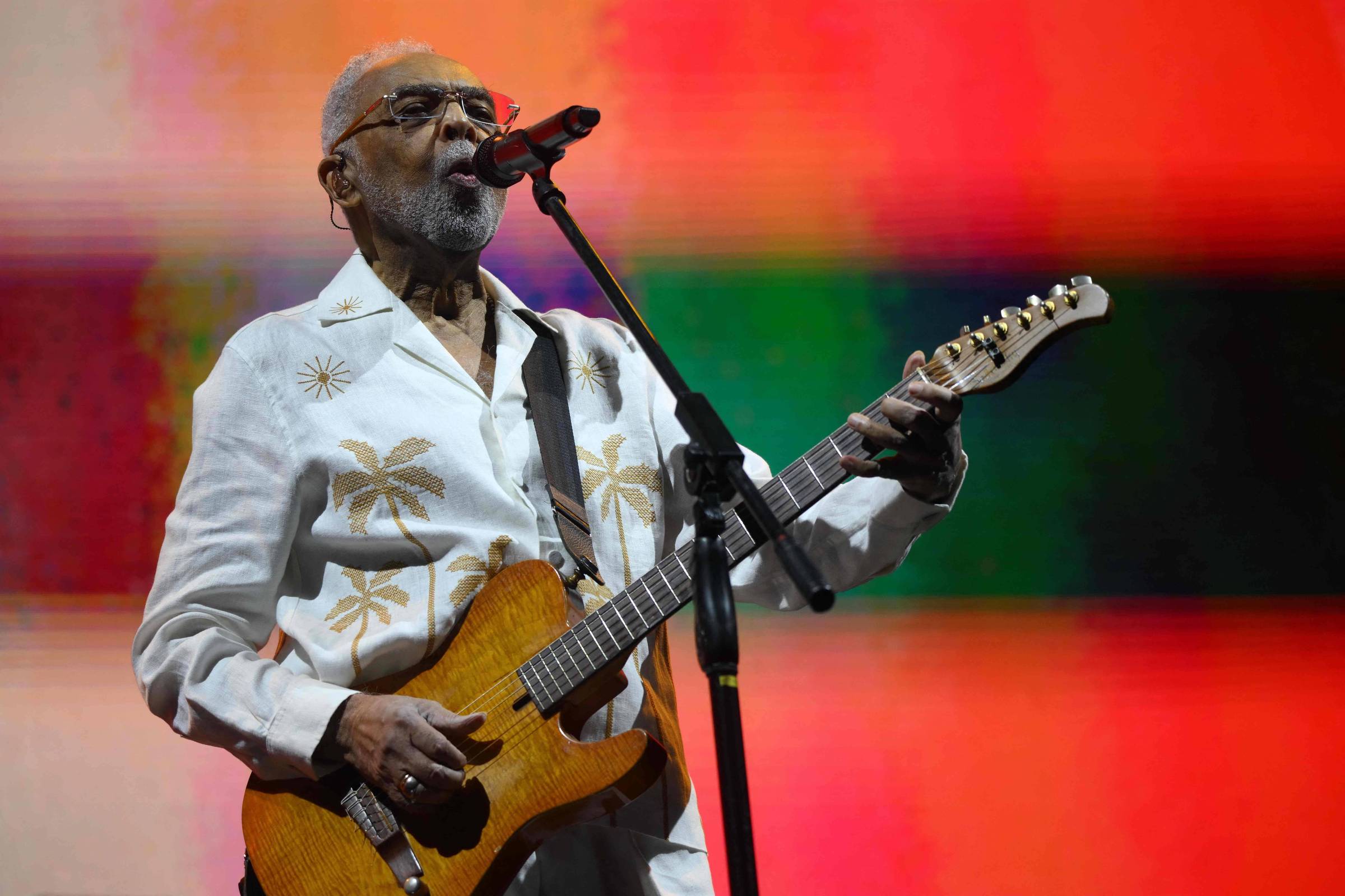 Gilberto Gil anuncia último show da turnê 'Tempo Rei' em 2026; veja como comprar