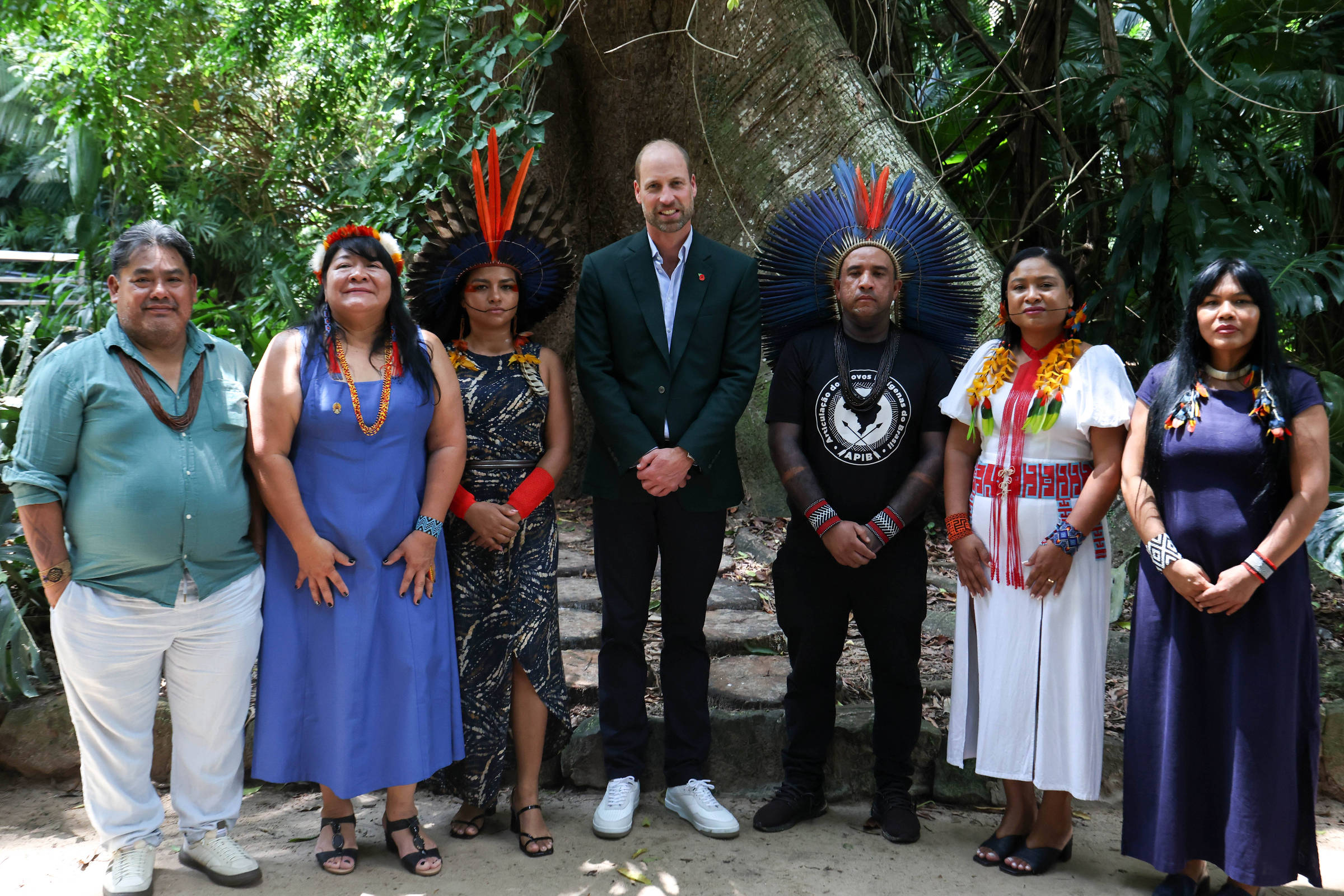 Príncipe William encontra lideranças indígenas em última agenda no Brasil