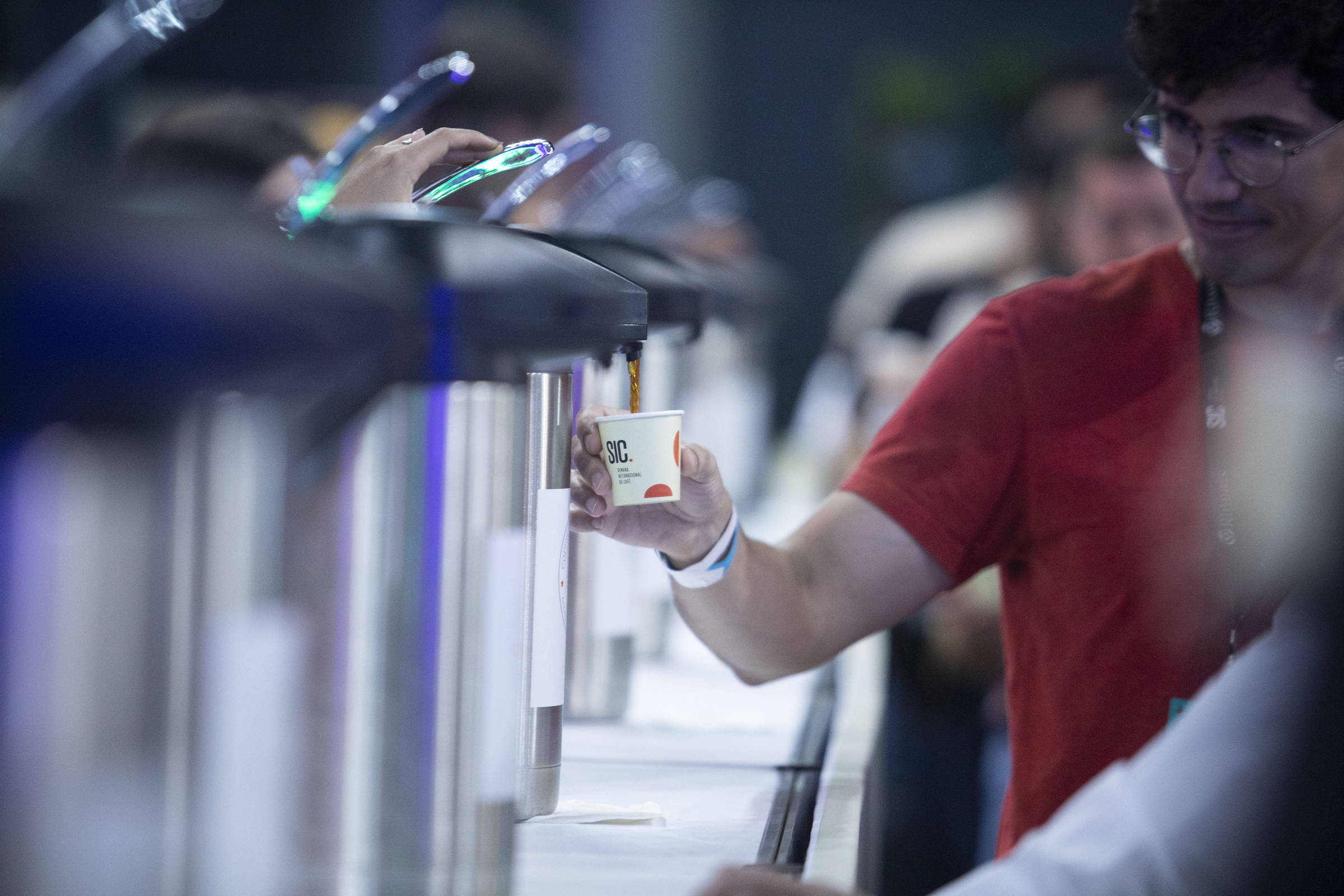 Tarifaço de Trump reduz em 67% exportações de cafés especiais brasileiros para os EUA