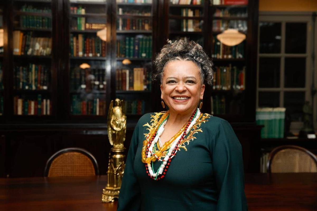 Venho falando pretuguês, afirma escritora Ana Maria Gonçalves em posse na ABL