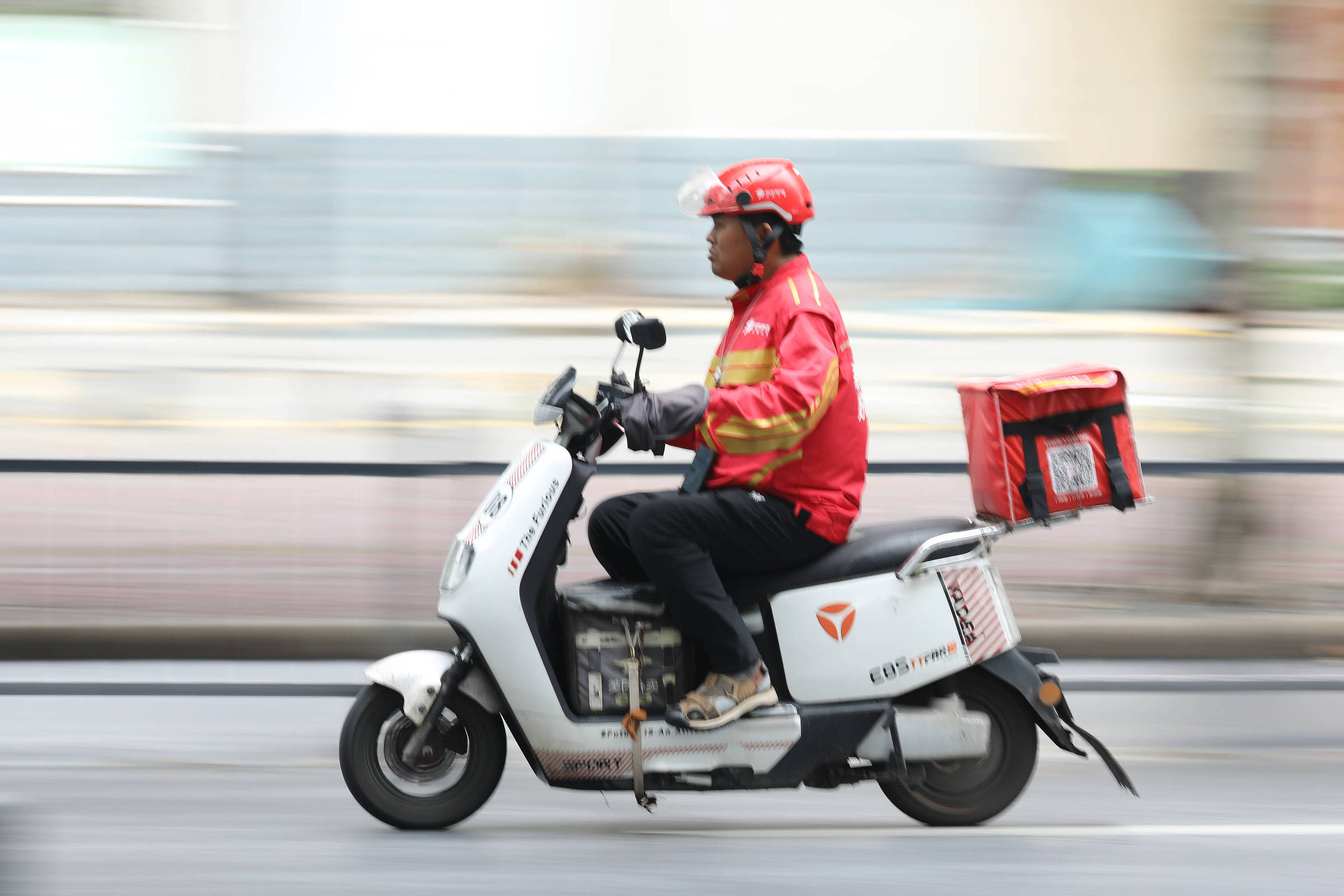 Entregador de app na China revela como é o trabalho contando cada minuto