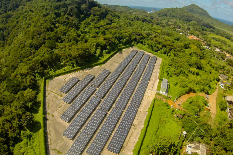 Painéis solares da Neoenergia em Fernando de Noronha