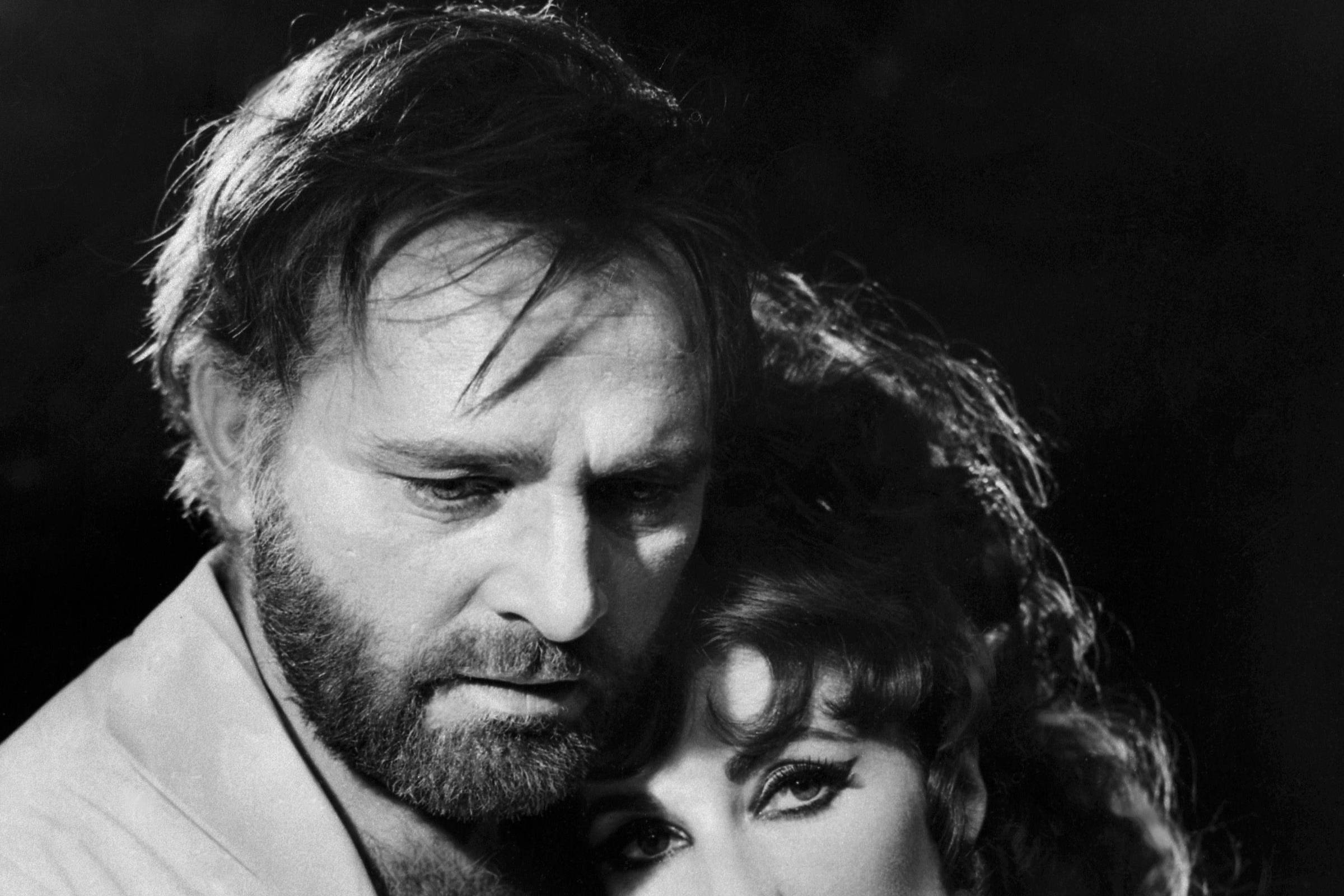 Richard Burton, astro multifacetado, esperou por Oscar que nunca veio