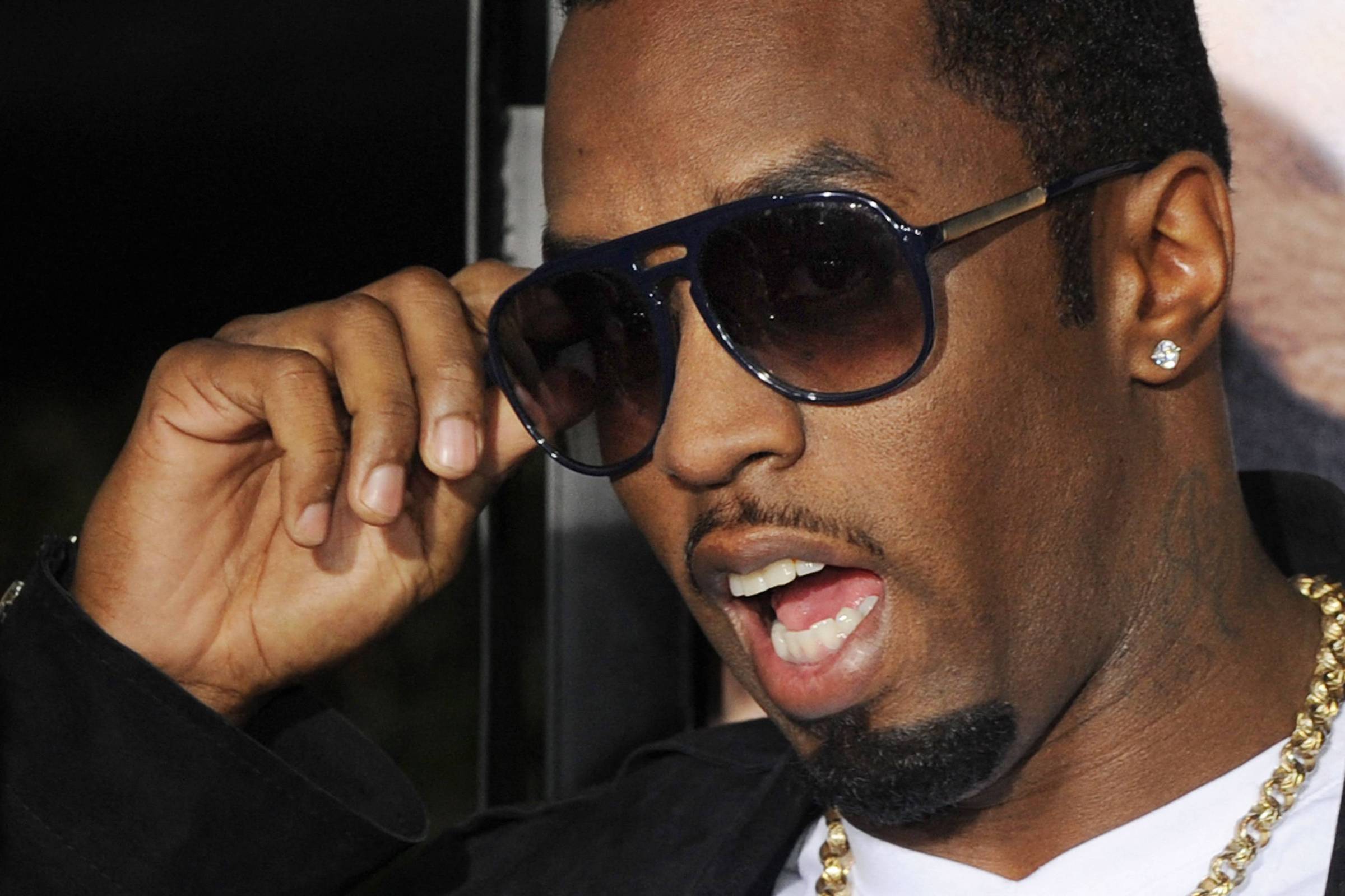Diddy foi flagrado consumindo bebida alcoólica artesanal na prisão, diz site