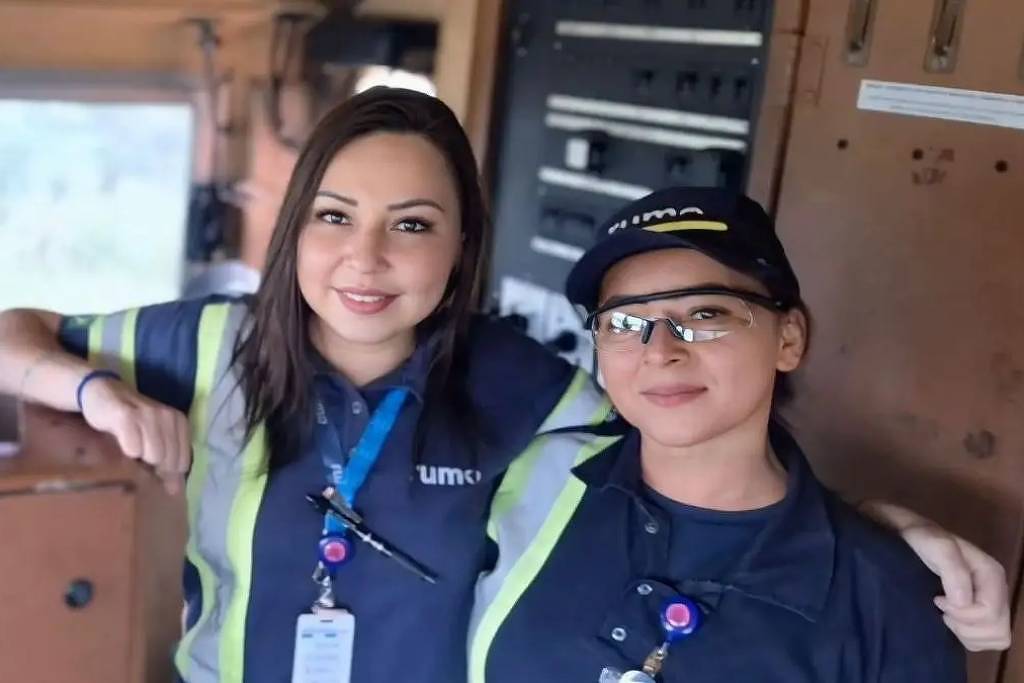 Mãe e filha dividem vida solitária de maquinista: 'É momento de liberdade'